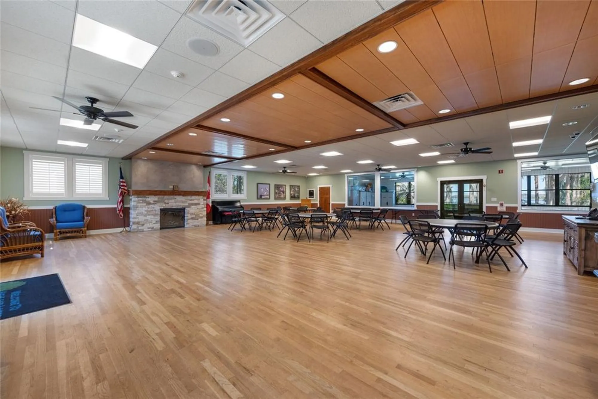 Property Slideshow image 43 of 50 | 3948 tarpon pointe cir, Palm Harbor, FL, 34684