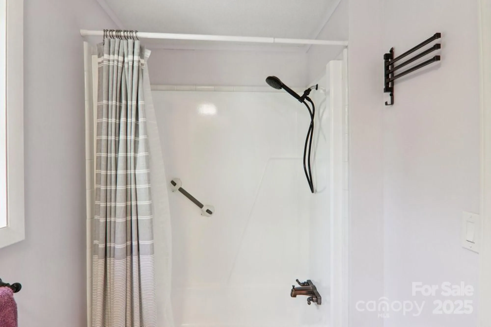 Property Slideshow image 23 of 47 | 226 cranbrook cir, Hendersonville, NC, 28792