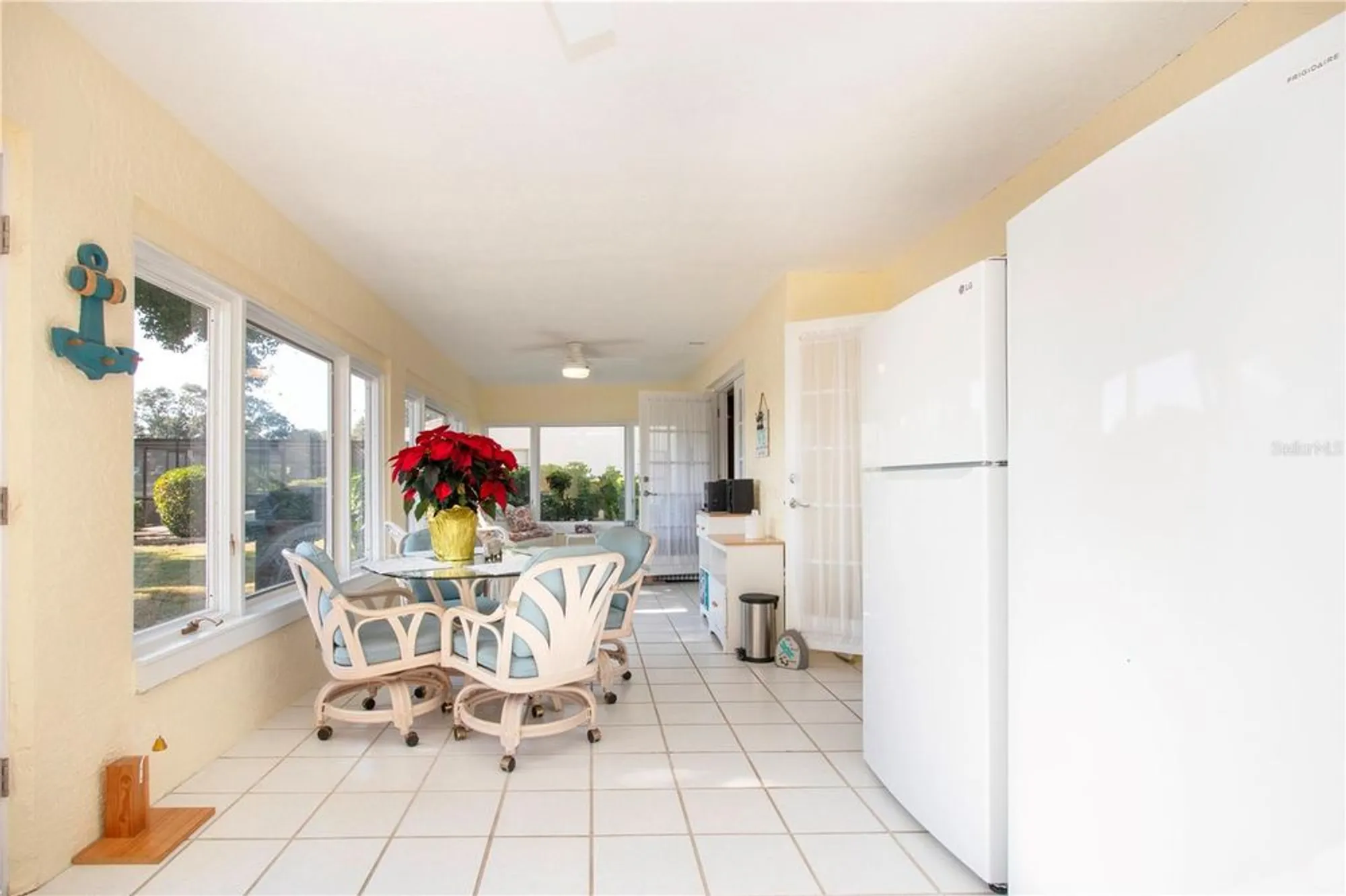 Property Slideshow image 61 of 69 | 2016 east view dr, Sun City Center, FL, 33573
