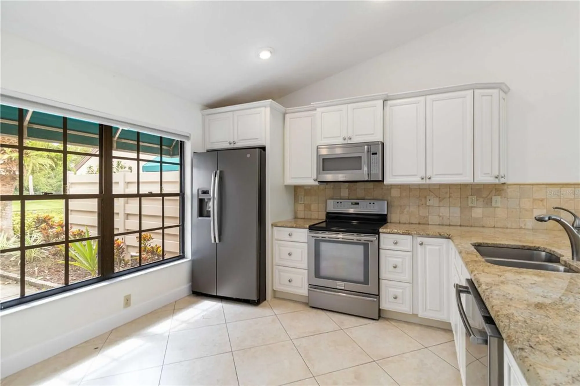 Property Slideshow image 14 of 60 | 6085 clubside dr, Sarasota, FL, 34243