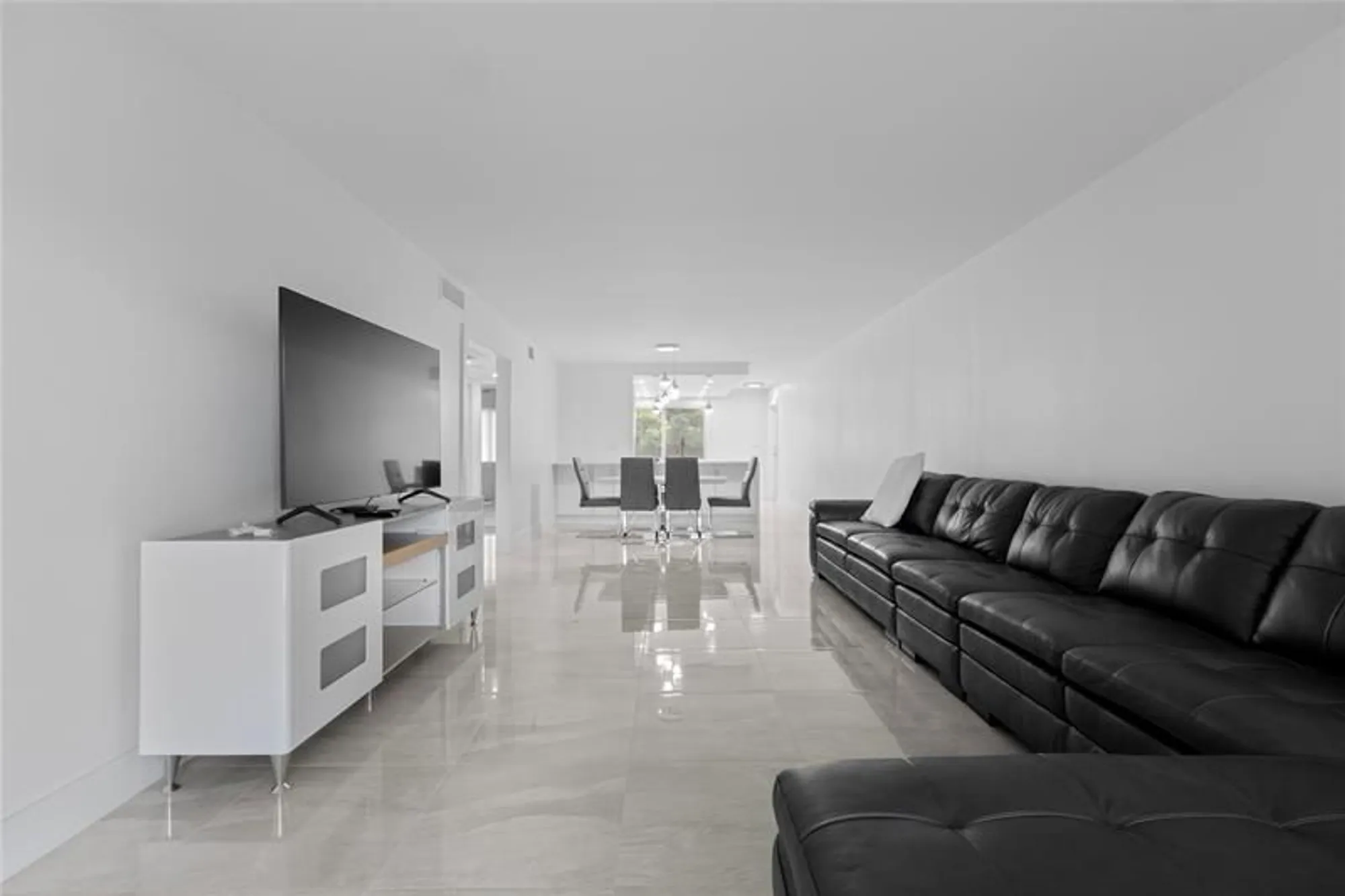 Property Slideshow image 5 of 15 | 4301 martinique cir m2, Coconut Creek, FL, 33066