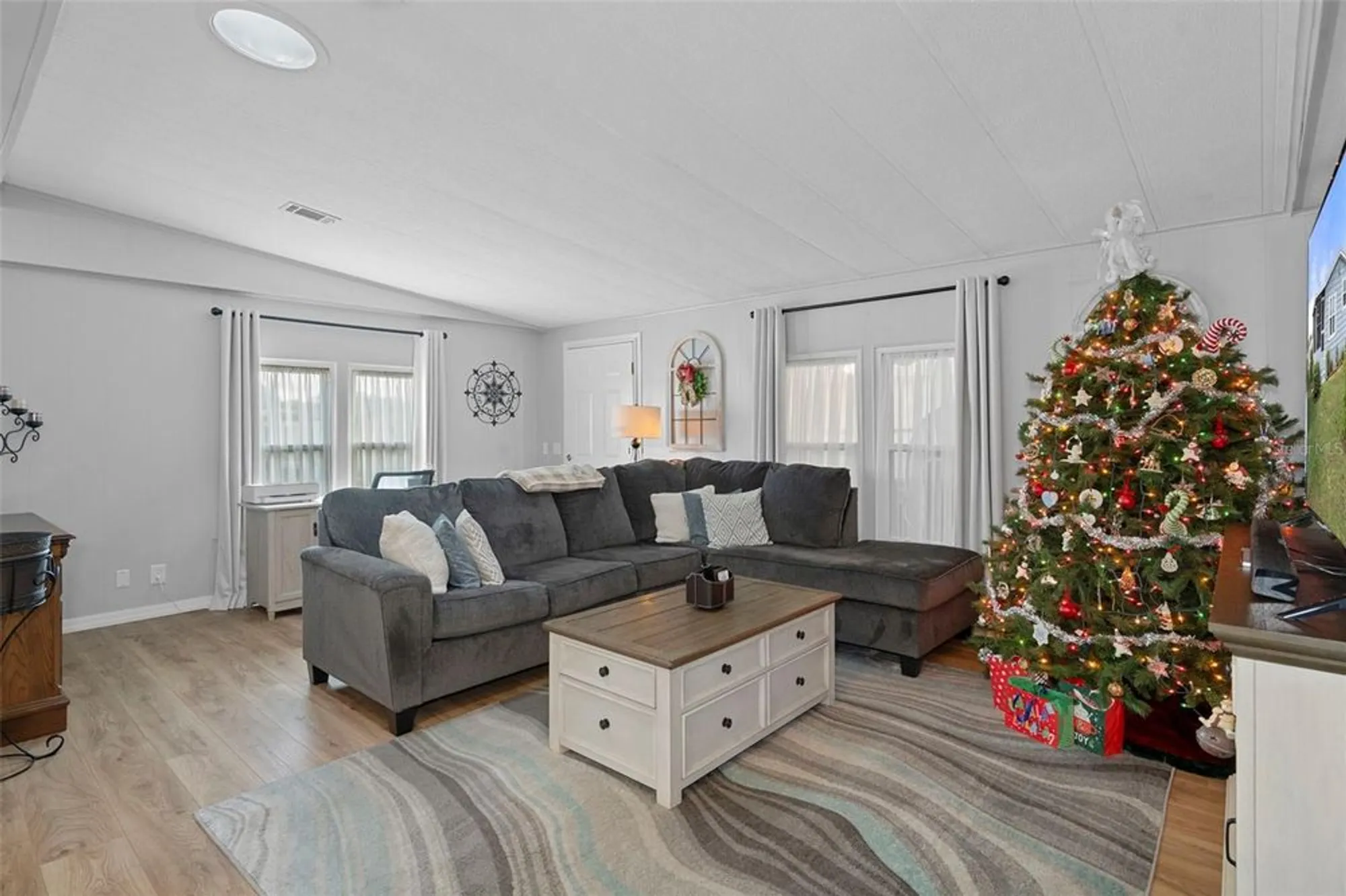 Property Slideshow image 10 of 59 | 5079 lodgewood dr, Lakeland, FL, 33810