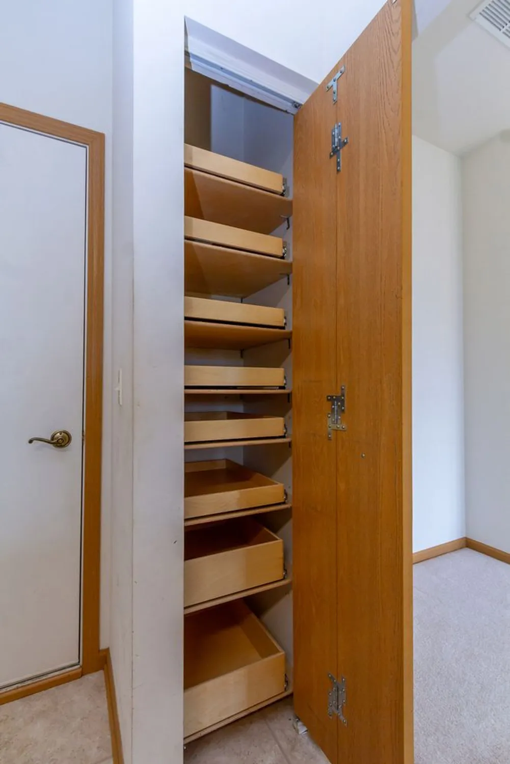 Property Slideshow image 13 of 28 | 1508 w ludington cir, Romeoville, IL, 60446