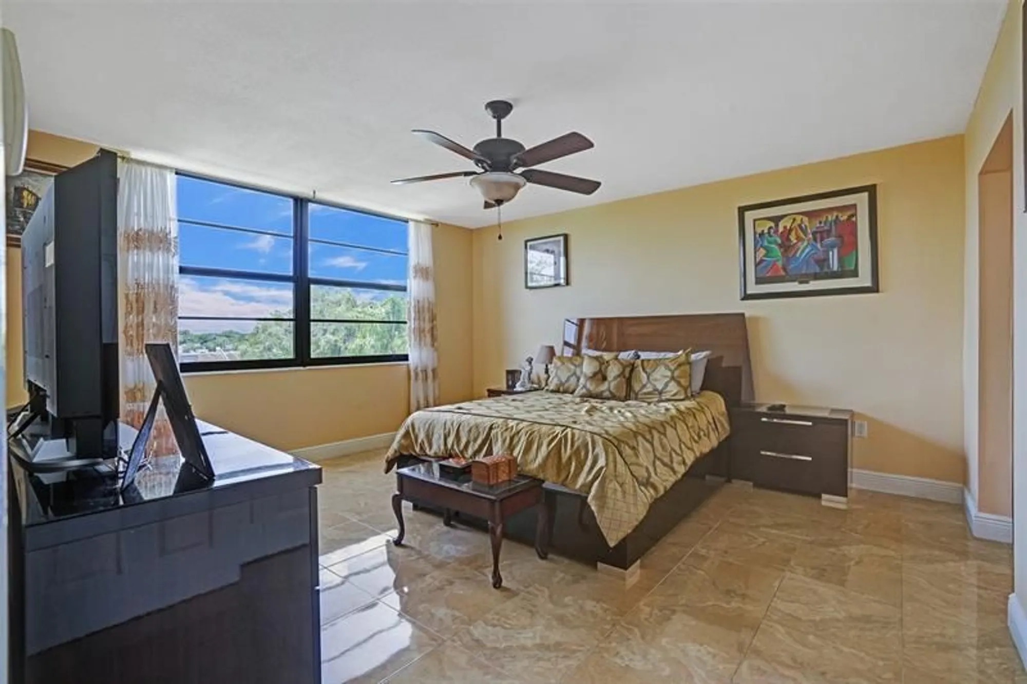 Property Slideshow image 18 of 48 | 1101 colony point cir 403, Pembroke Pines, FL, 33026