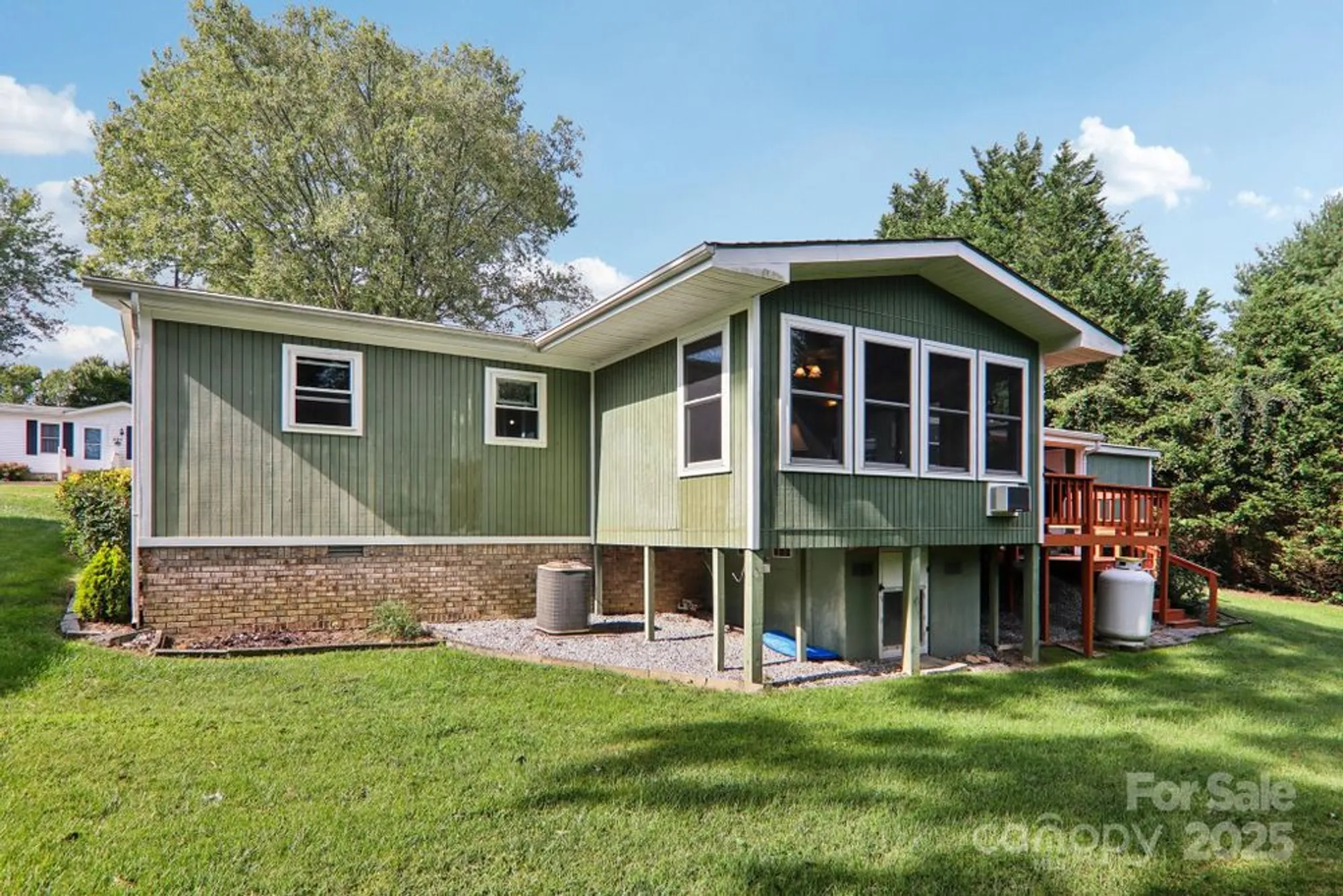 Property Slideshow image 39 of 47 | 226 cranbrook cir, Hendersonville, NC, 28792