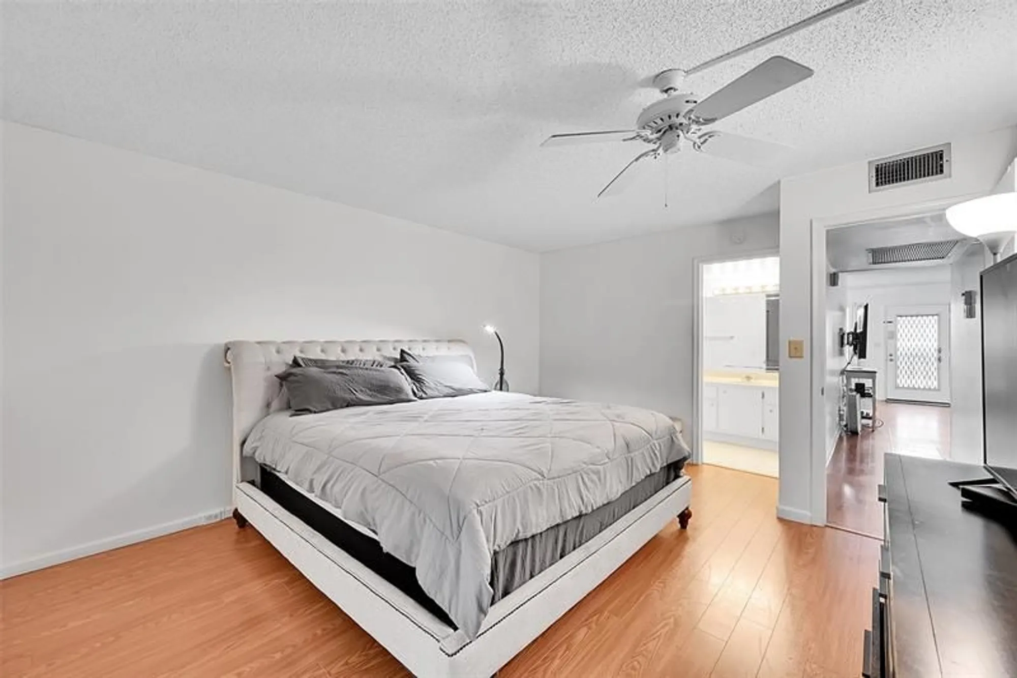 Property Slideshow image 17 of 27 | 1901 bermuda cir l3, Coconut Creek, FL, 33066