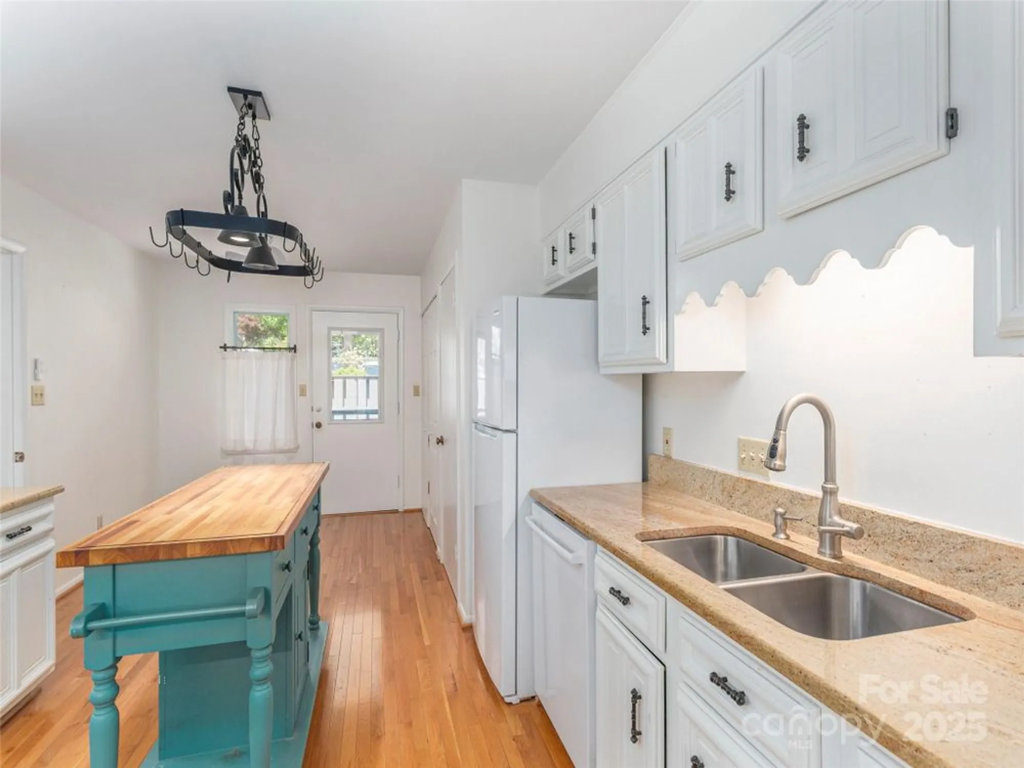 Property Slideshow image 11 of 25 | 208 crowfields dr, Asheville, NC, 28803