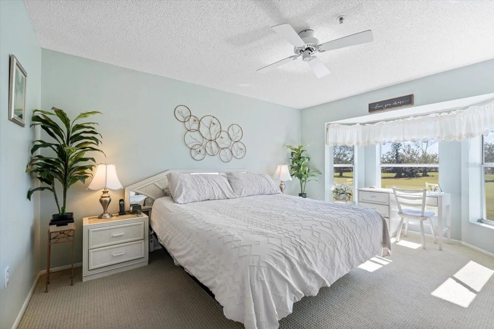 Property Slideshow image 13 of 67 | 6908 drewrys blf apt 711, Bradenton, FL, 34203