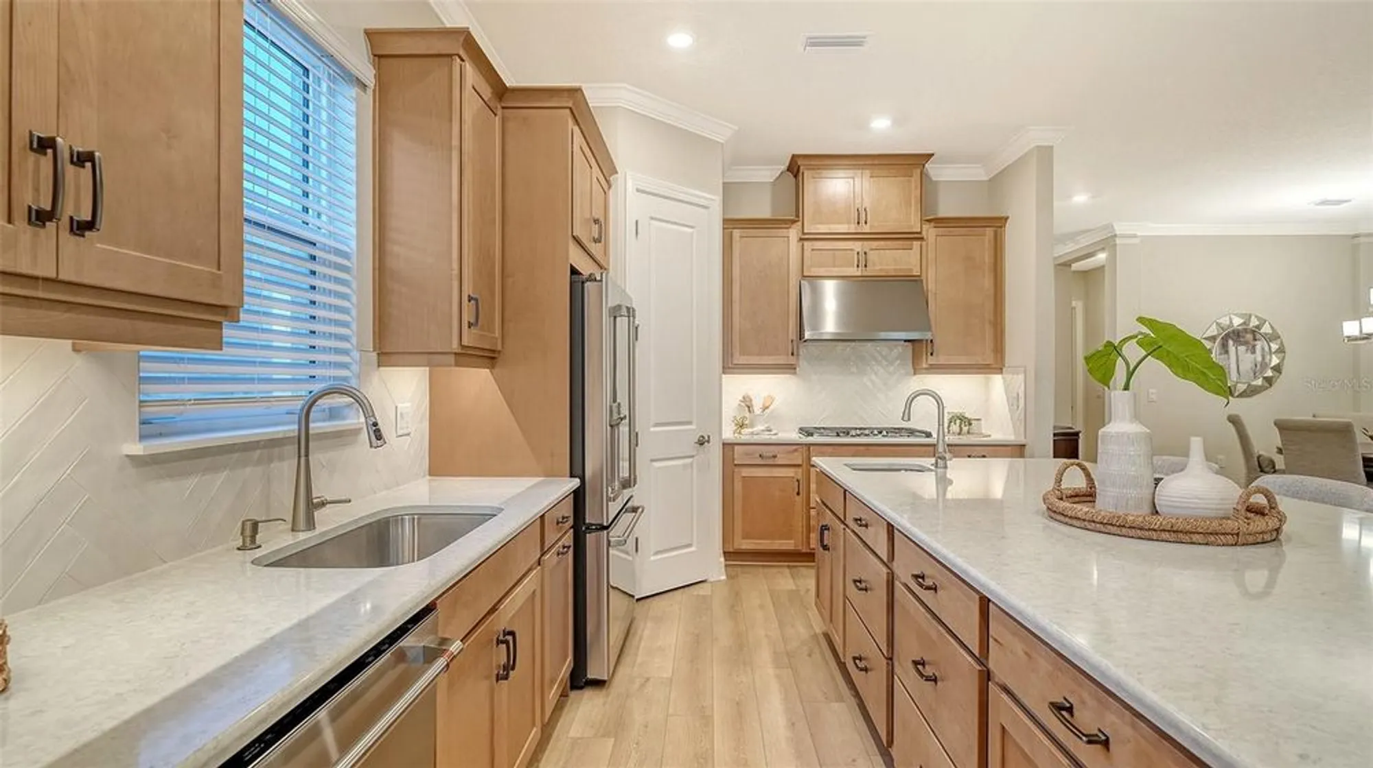 Property Slideshow image 17 of 90 | 16423 isola pl, Lakewood Ranch, FL, 34211