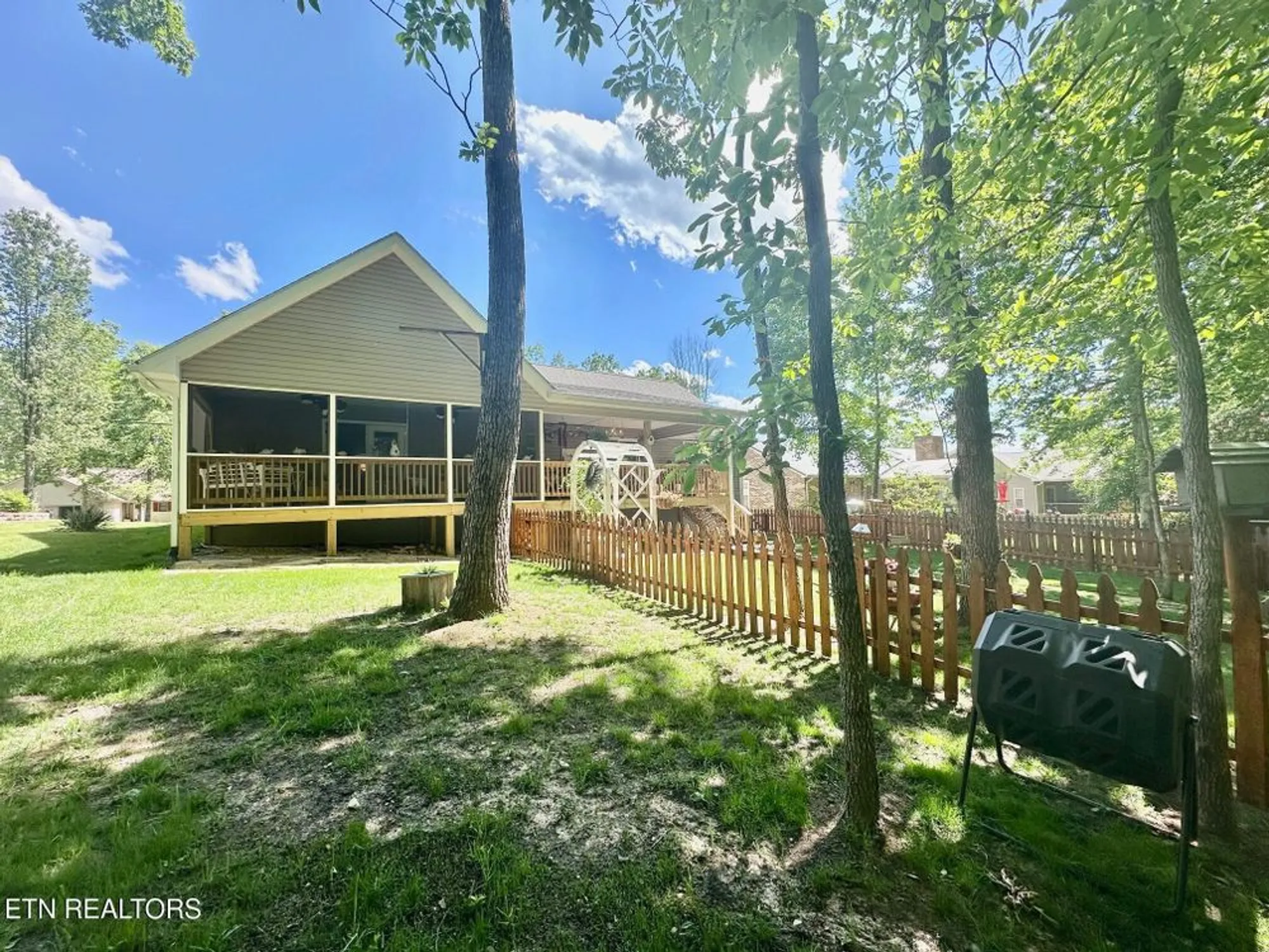 Property Slideshow image 25 of 27 | 311 lakeview dr, Crossville, TN, 38558