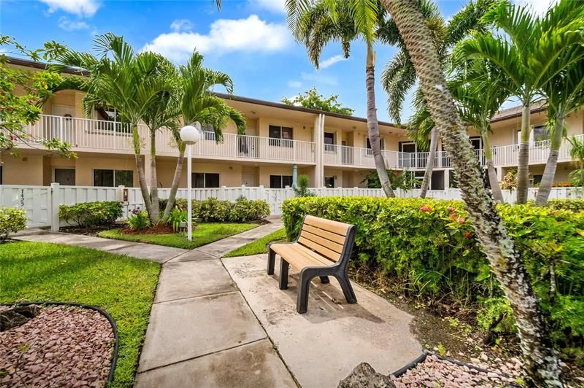 Property Slideshow image 31 of 35 | 7427 n devon dr 108, Tamarac, FL, 33321