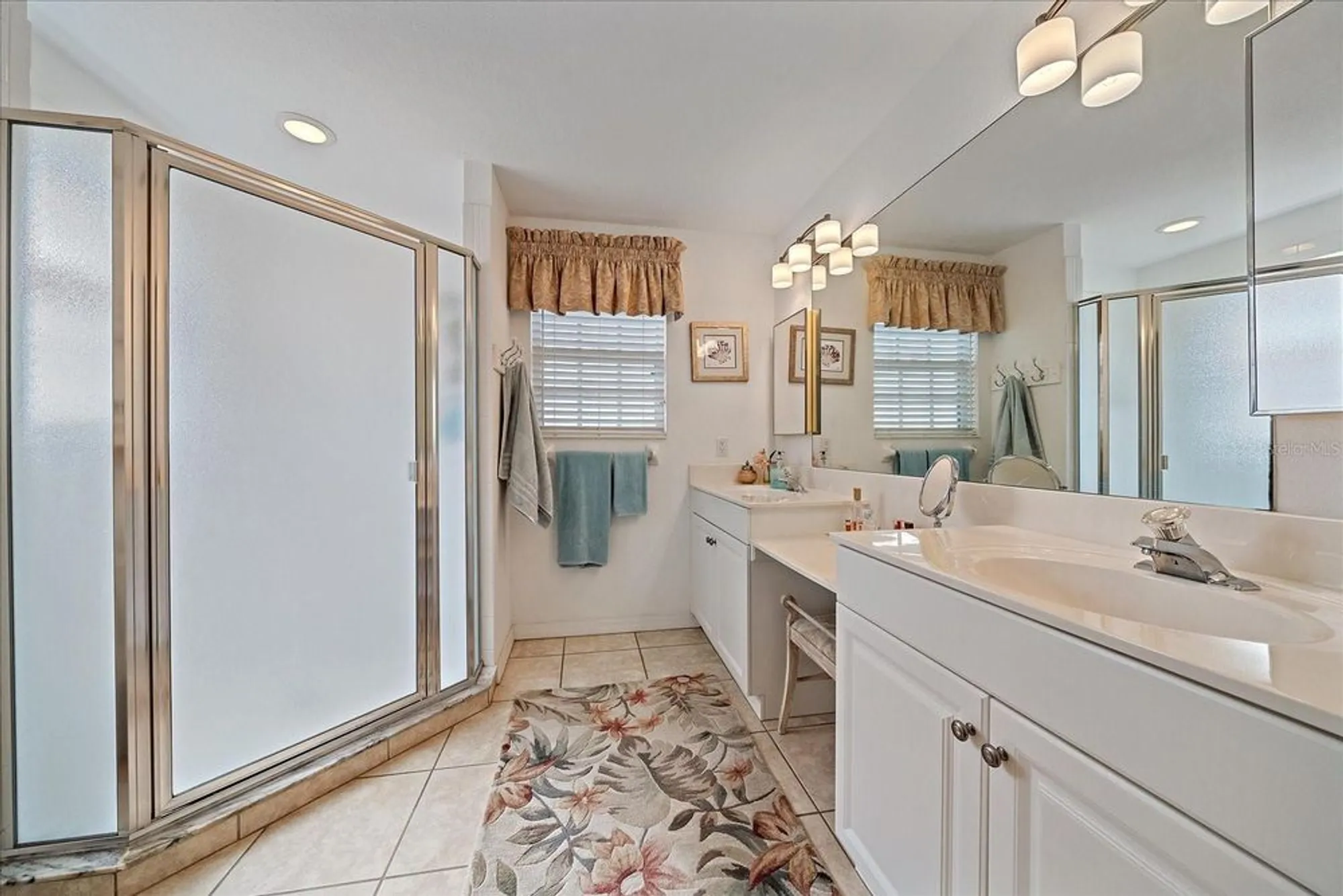 Property Slideshow image 18 of 44 | 6334 grand oak cir 201, Bradenton, FL, 34203