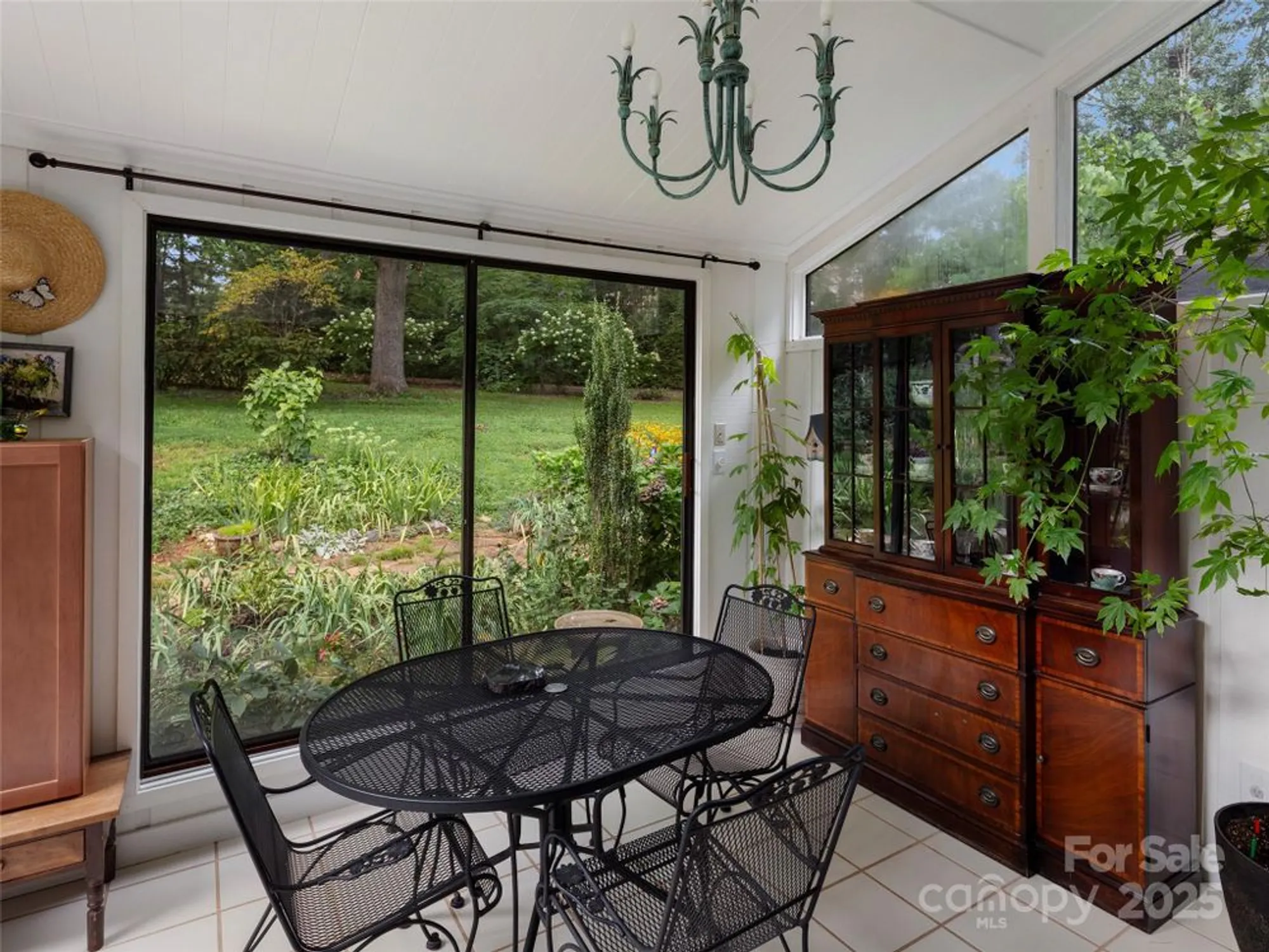 Property Slideshow image 11 of 27 | 102 crowfields dr, Asheville, NC, 28803