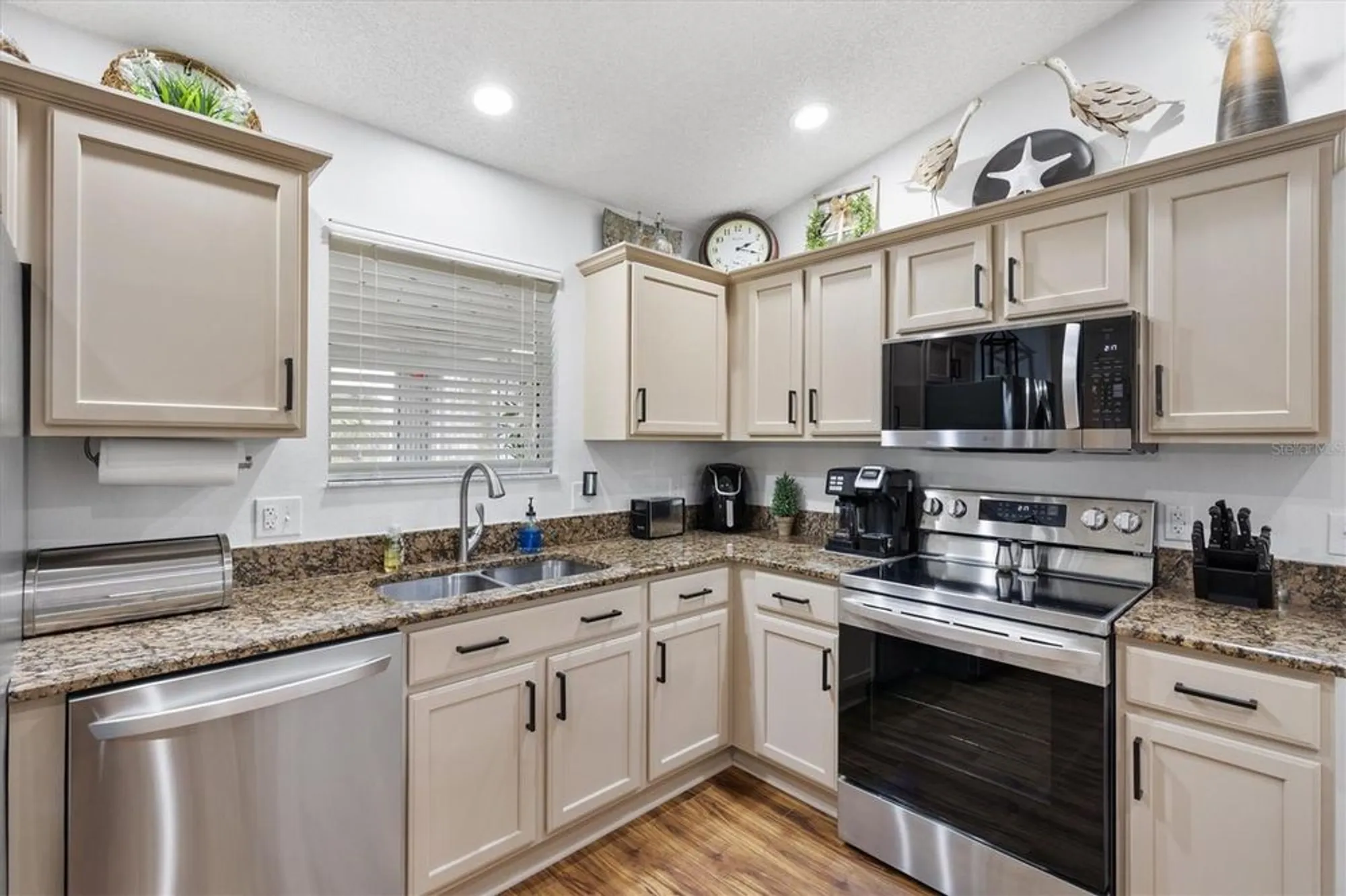 Property Slideshow image 7 of 23 | 964 kingmont ter, The Villages, FL, 32162