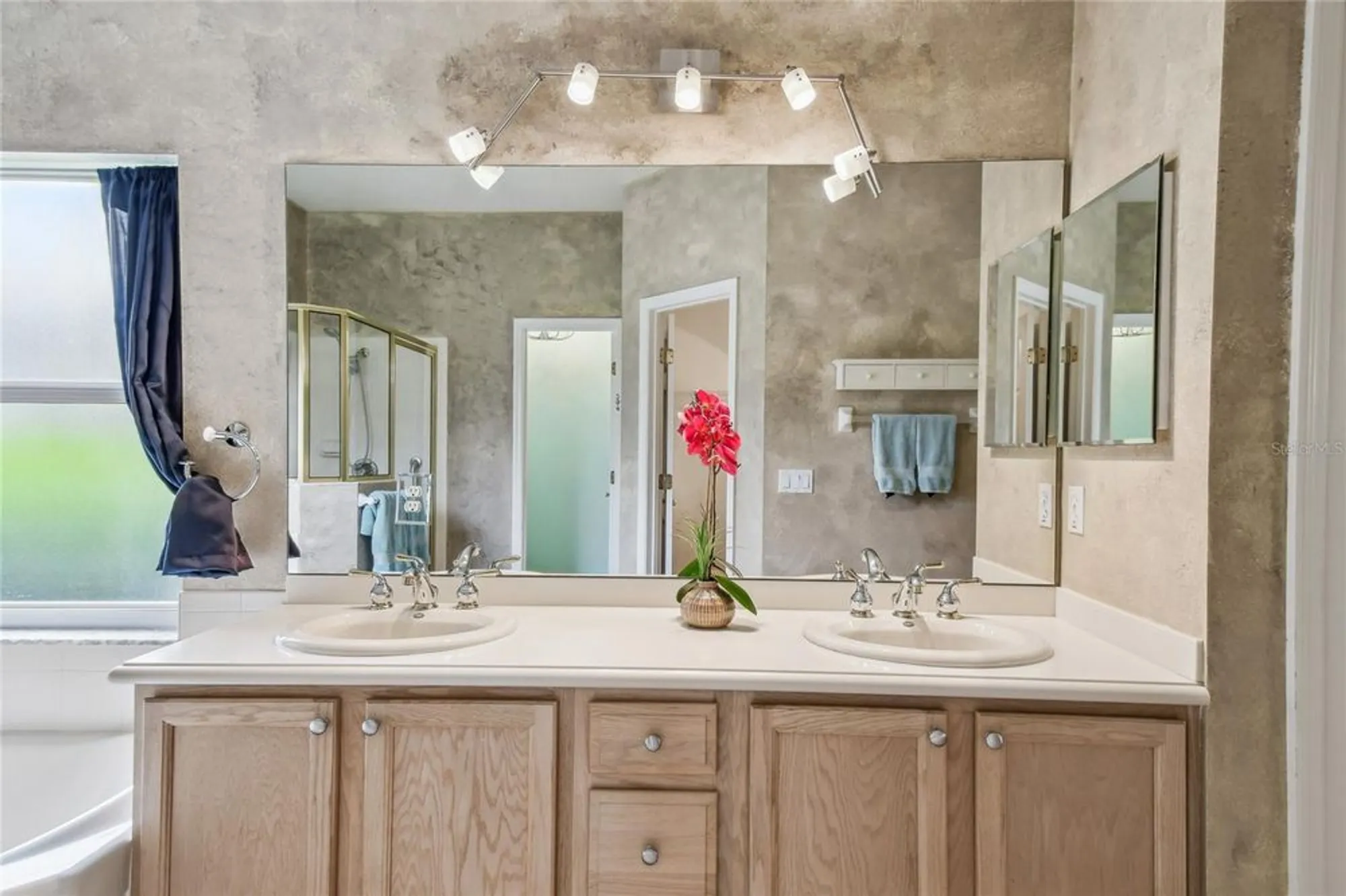 Property Slideshow image 33 of 68 | 651 highlands hammock dr, Poinciana, FL, 34759