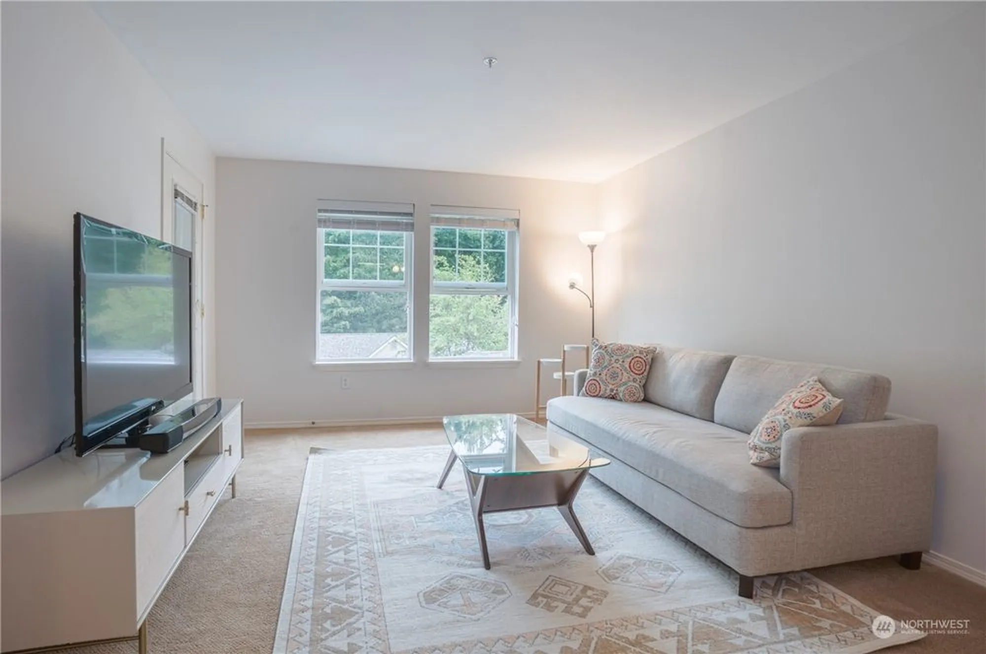 Property Slideshow image 4 of 40 | 4133 224th ln 302, Issaquah, WA, 98029