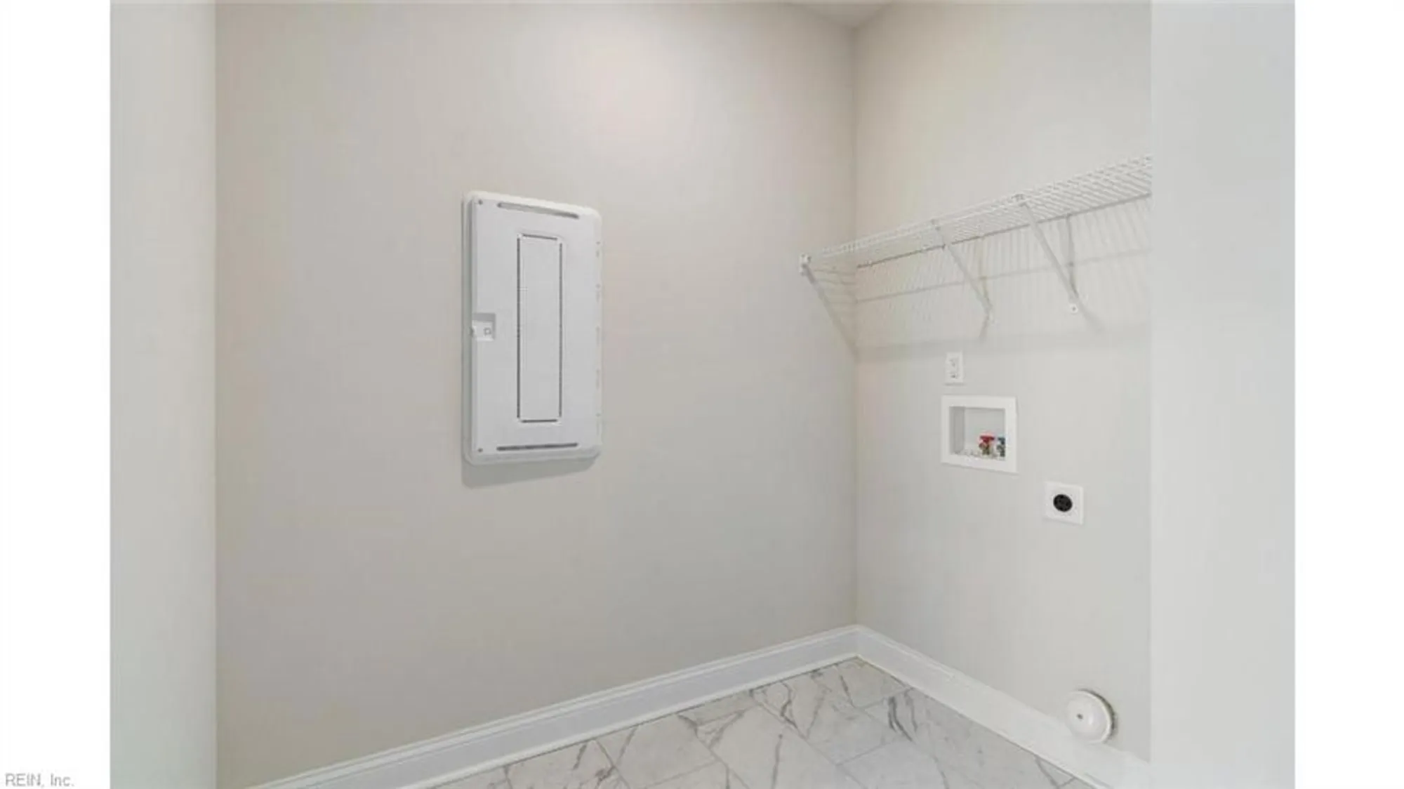 Property Slideshow image 21 of 34 | 2212 edwin dr, Chesapeake, VA, 23322