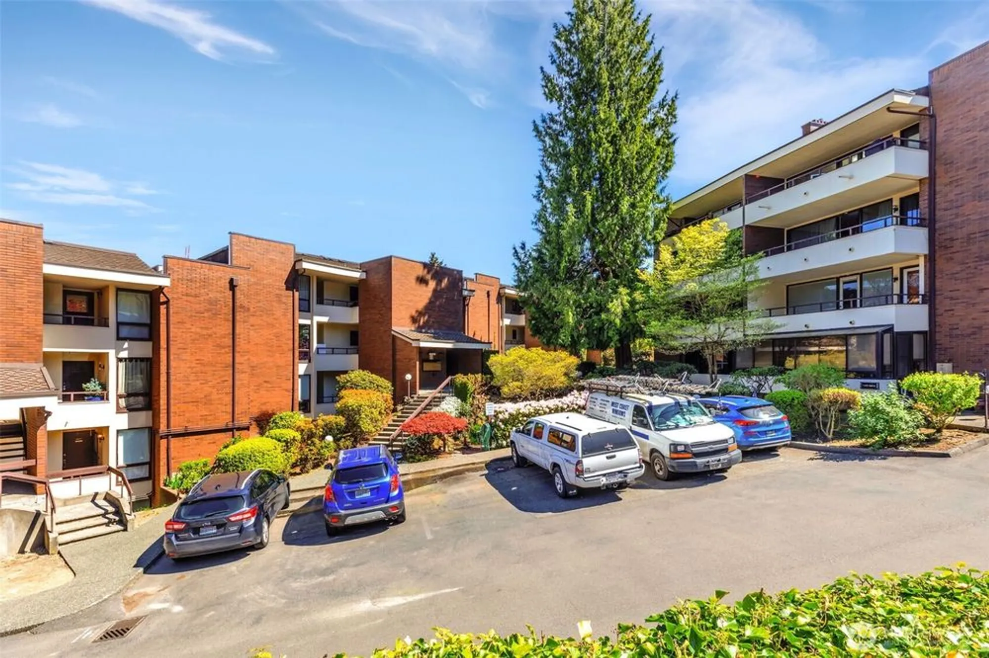 Property Slideshow image 11 of 39 | 10911 glen acres dr d, Seattle, WA, 98168