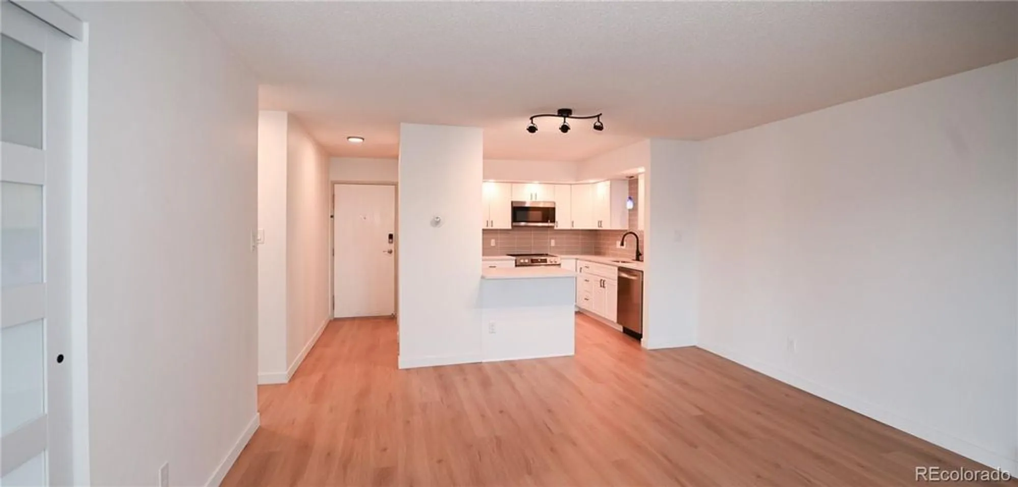 Property Slideshow image 6 of 30 | 13902 e marina dr 412, Aurora, CO, 80014