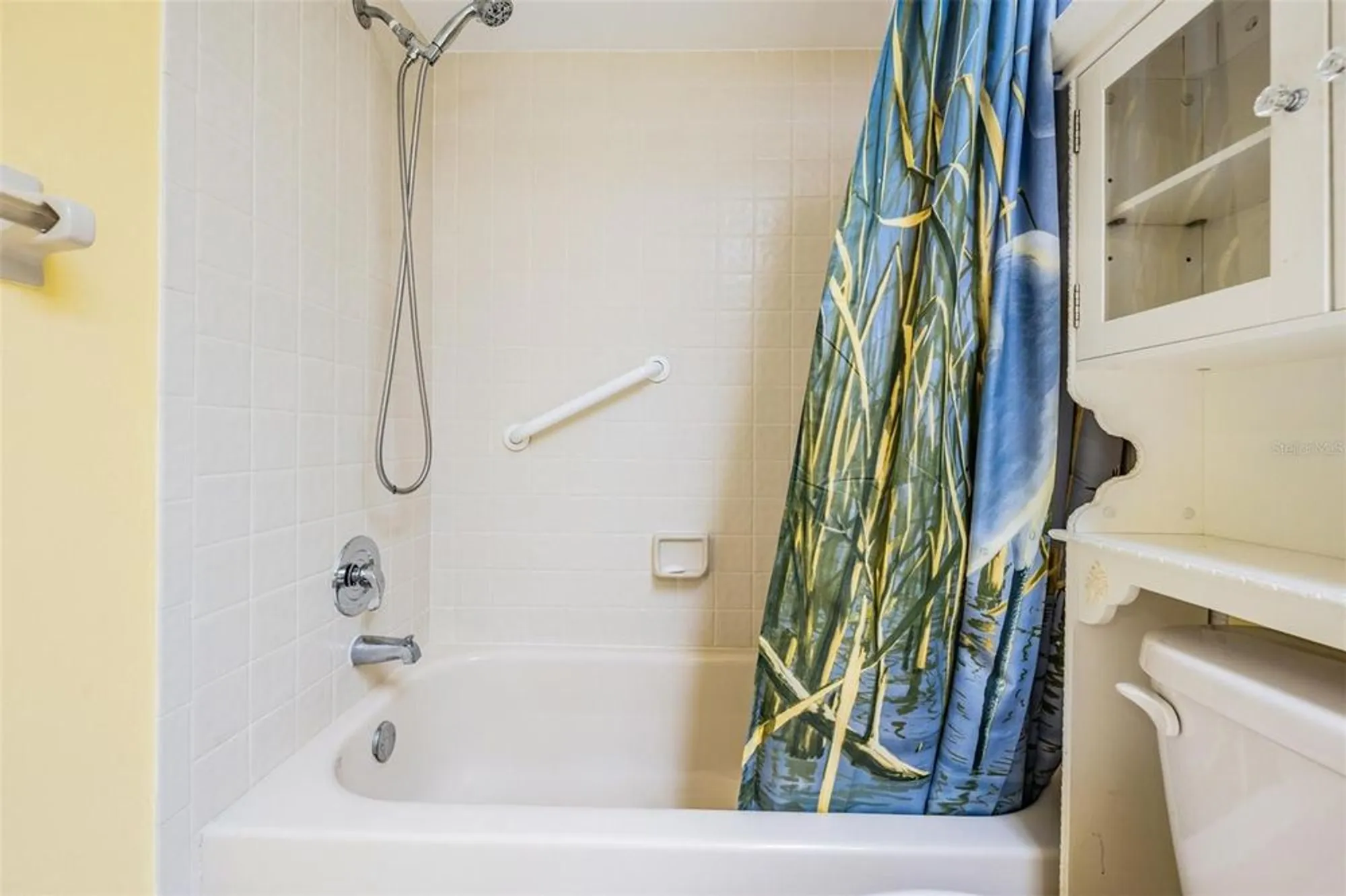 Property Slideshow image 23 of 35 | 2020 lakeview dr 102, Clearwater, FL, 33763