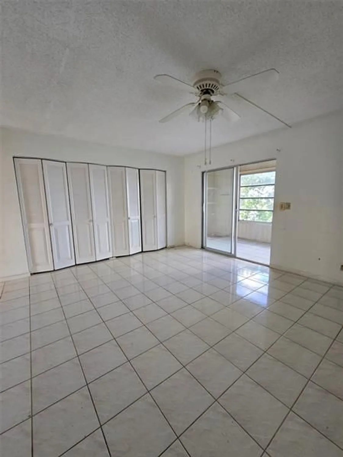 Property Slideshow image 8 of 59 | 4058 harwood e unit e, Deerfield Beach, FL, 33442