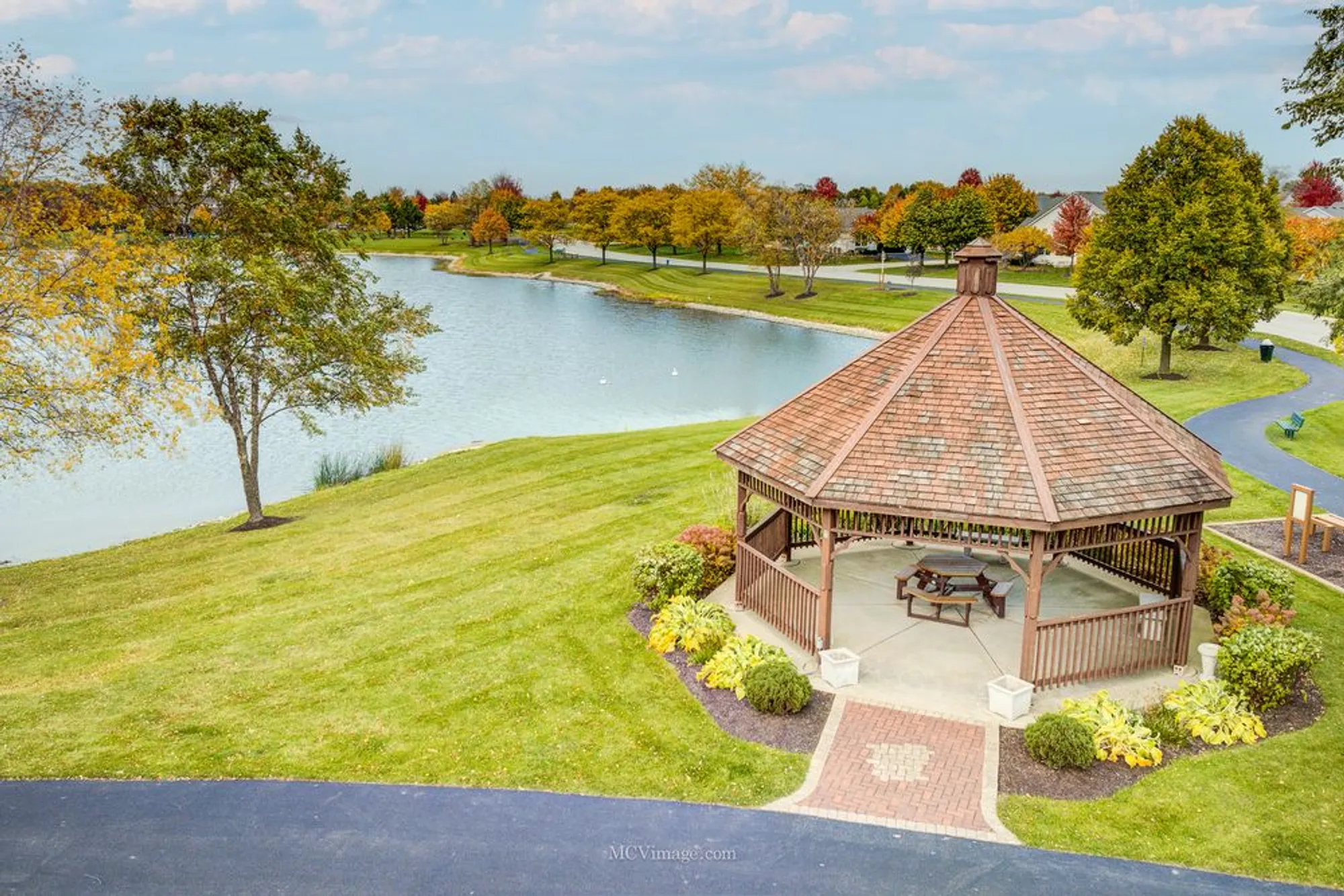 Property Slideshow image 33 of 34 | 21525 lake saint clair dr, Crest Hill, IL, 60403
