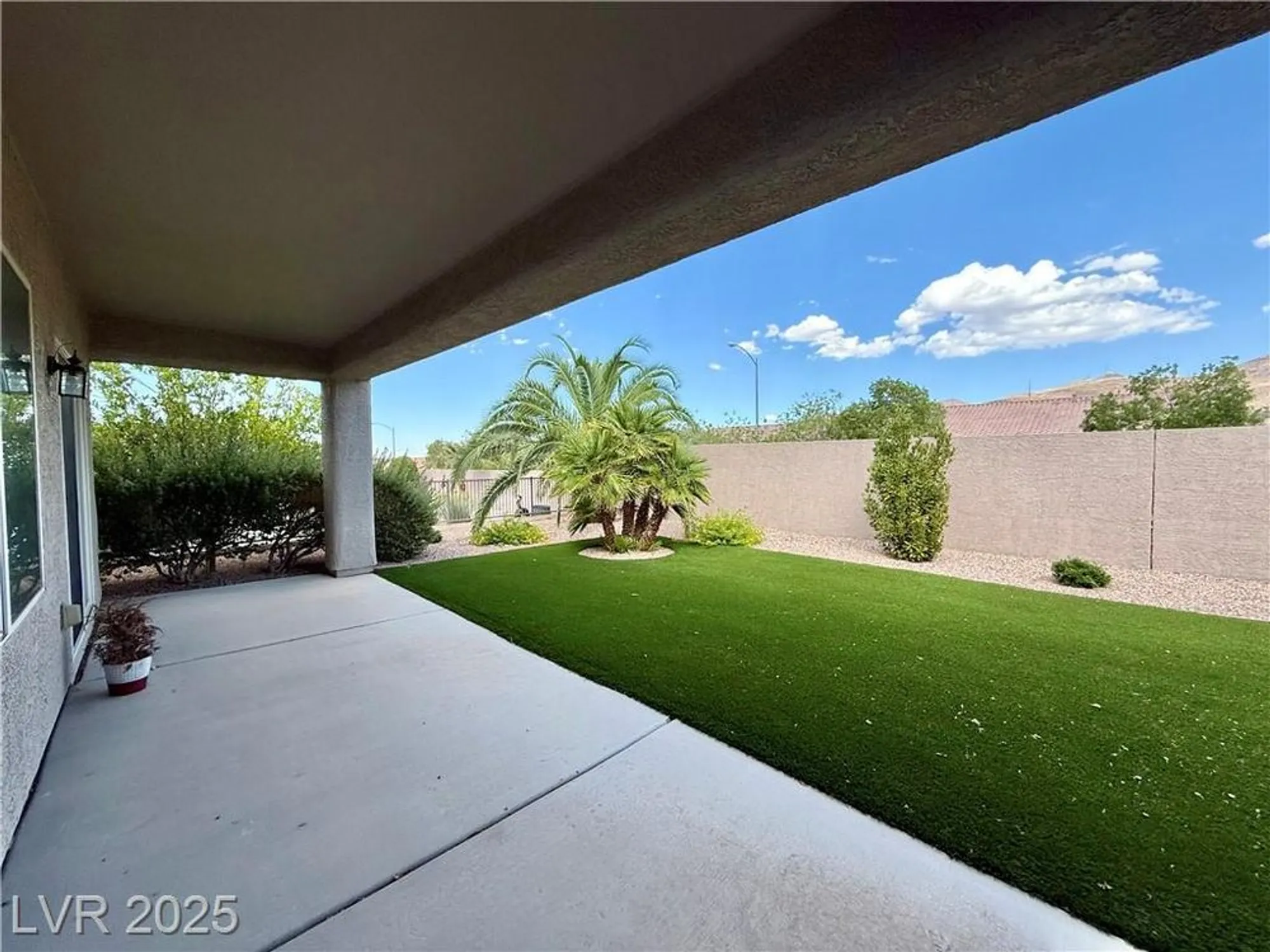 Property Slideshow image 44 of 56 | 2218 sandstone cliffs dr, Henderson, NV, 89044