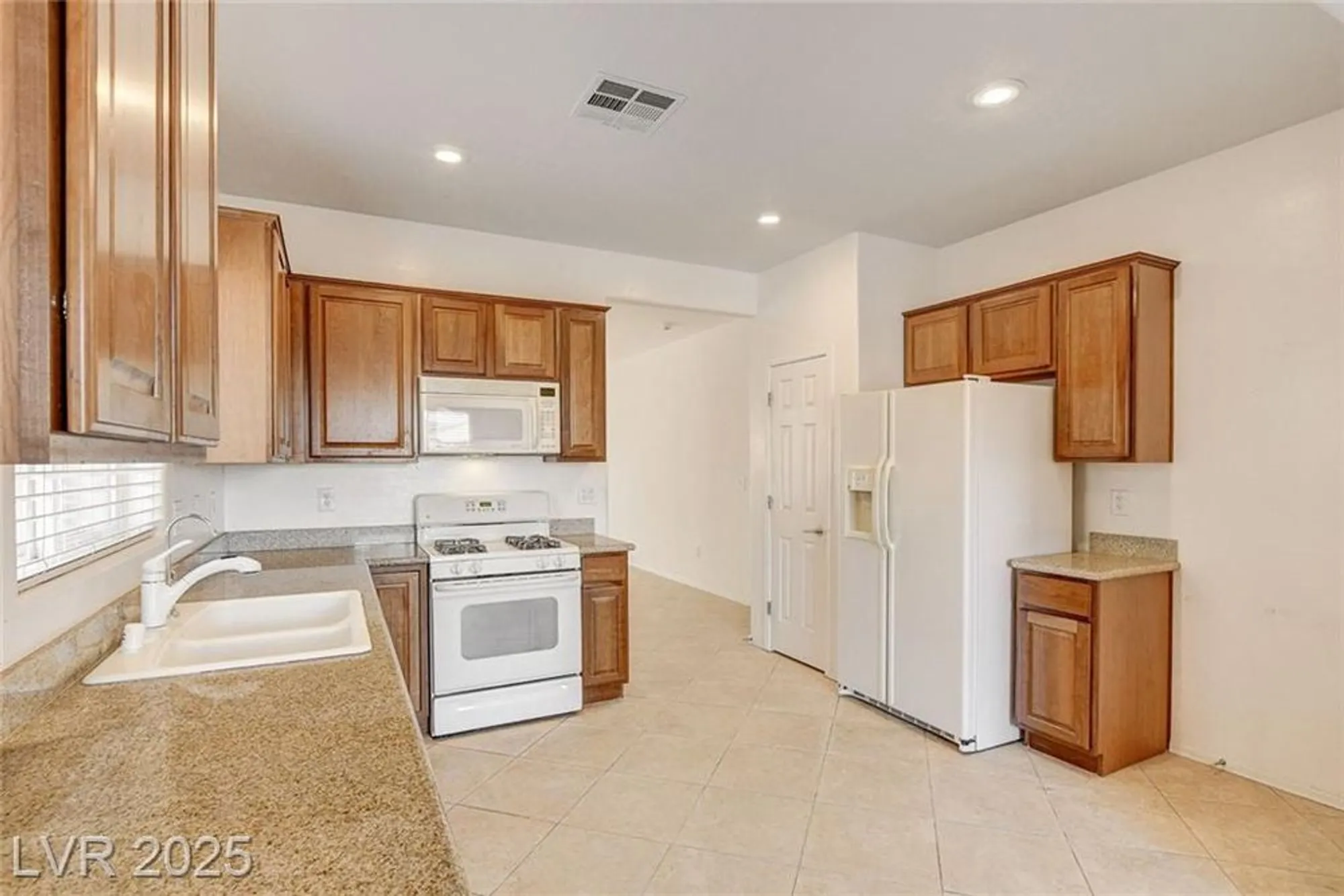 Property Slideshow image 7 of 48 | 2421 willow wren dr, North Las Vegas, NV, 89084