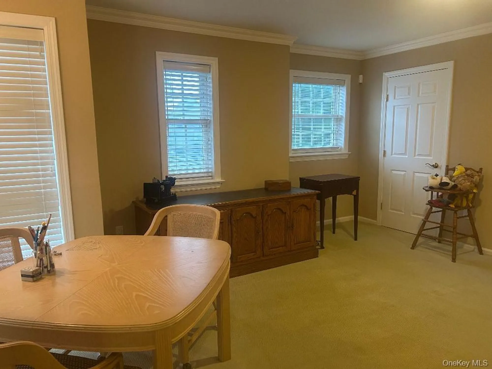 Property Slideshow image 9 of 15 | 423 florencia pl, Melville, NY, 11747