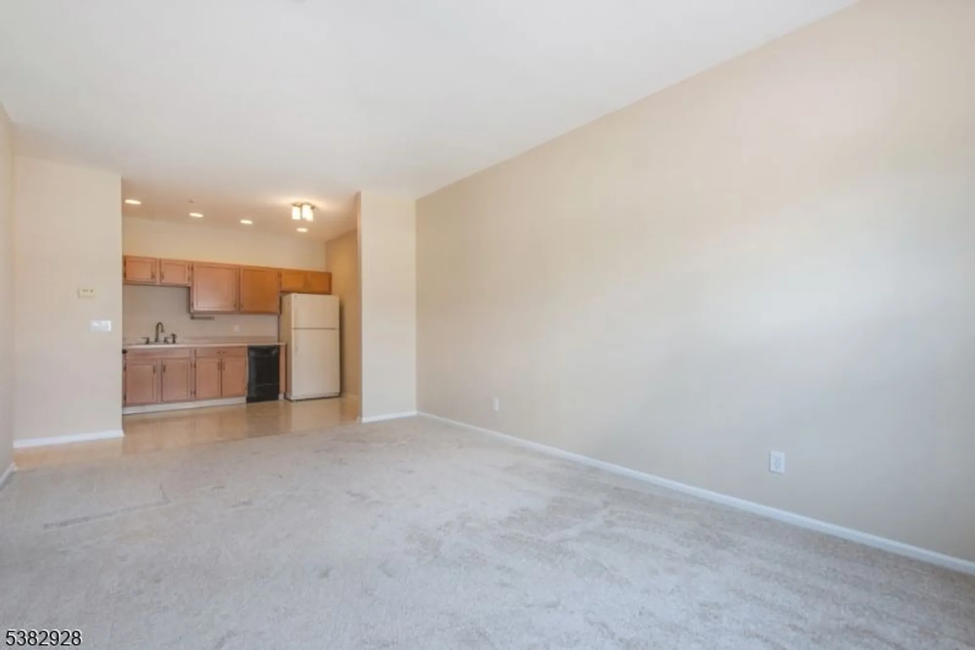 Property Slideshow image 10 of 31 | 9302 richmond rd # 302, West Milford, NJ, 07480