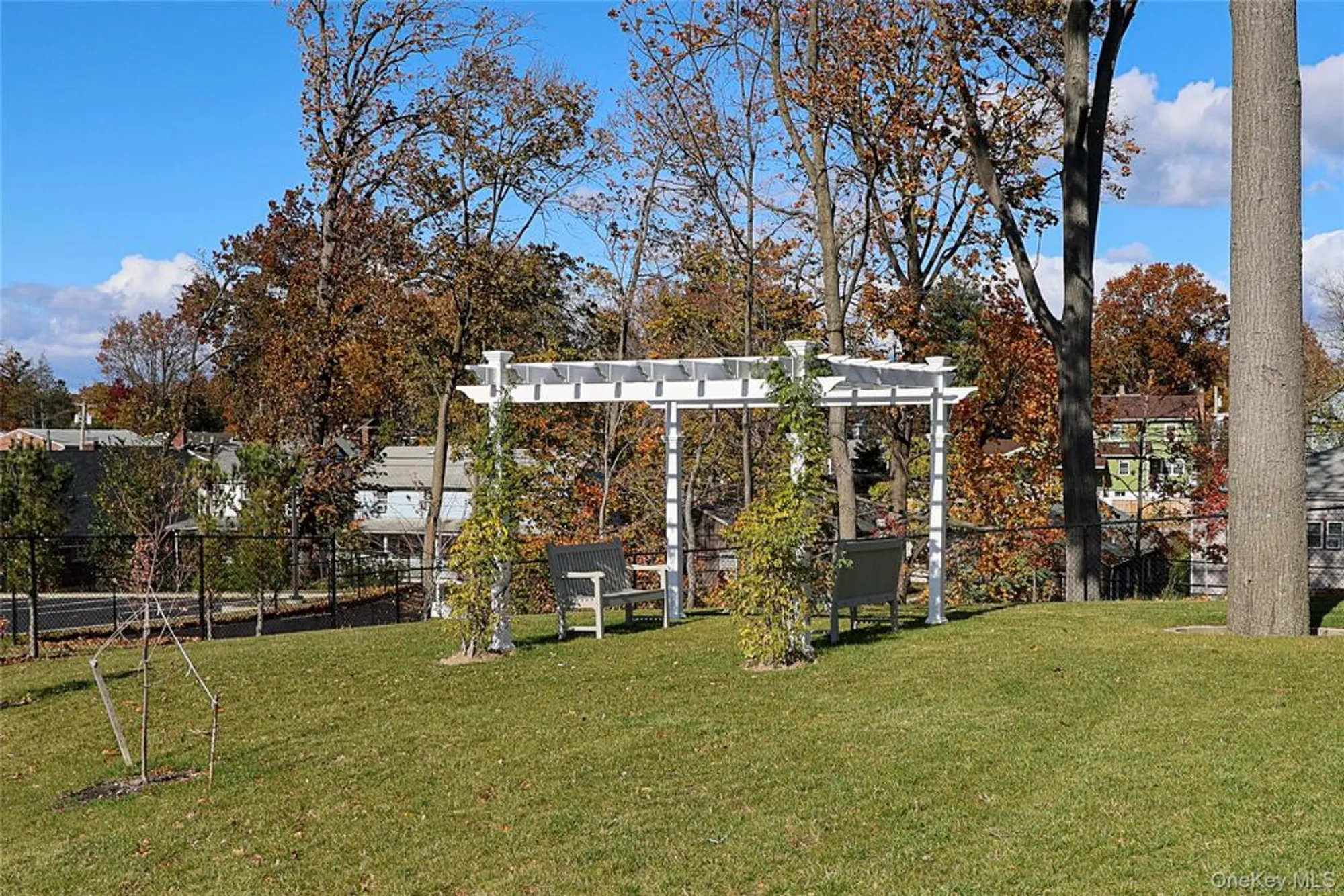 Property Slideshow image 27 of 29 | 209 breton way, Glen Cove, NY, 11542