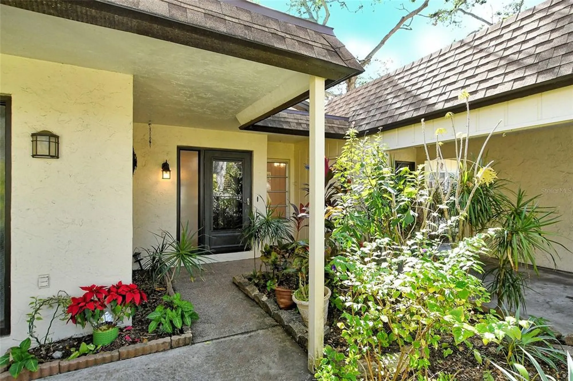 Property Slideshow image 7 of 37 | 6947 woodwind dr 77, Sarasota, FL, 34231