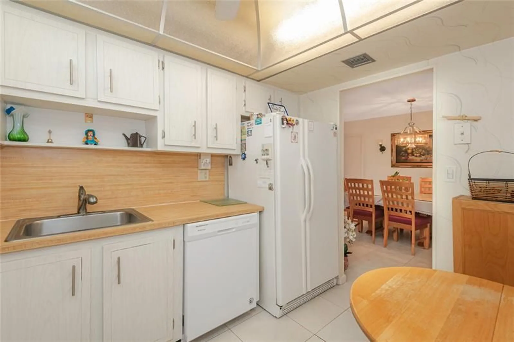 Property Slideshow image 11 of 29 | 1100 saint charles pl 207, Pembroke Pines, FL, 33026