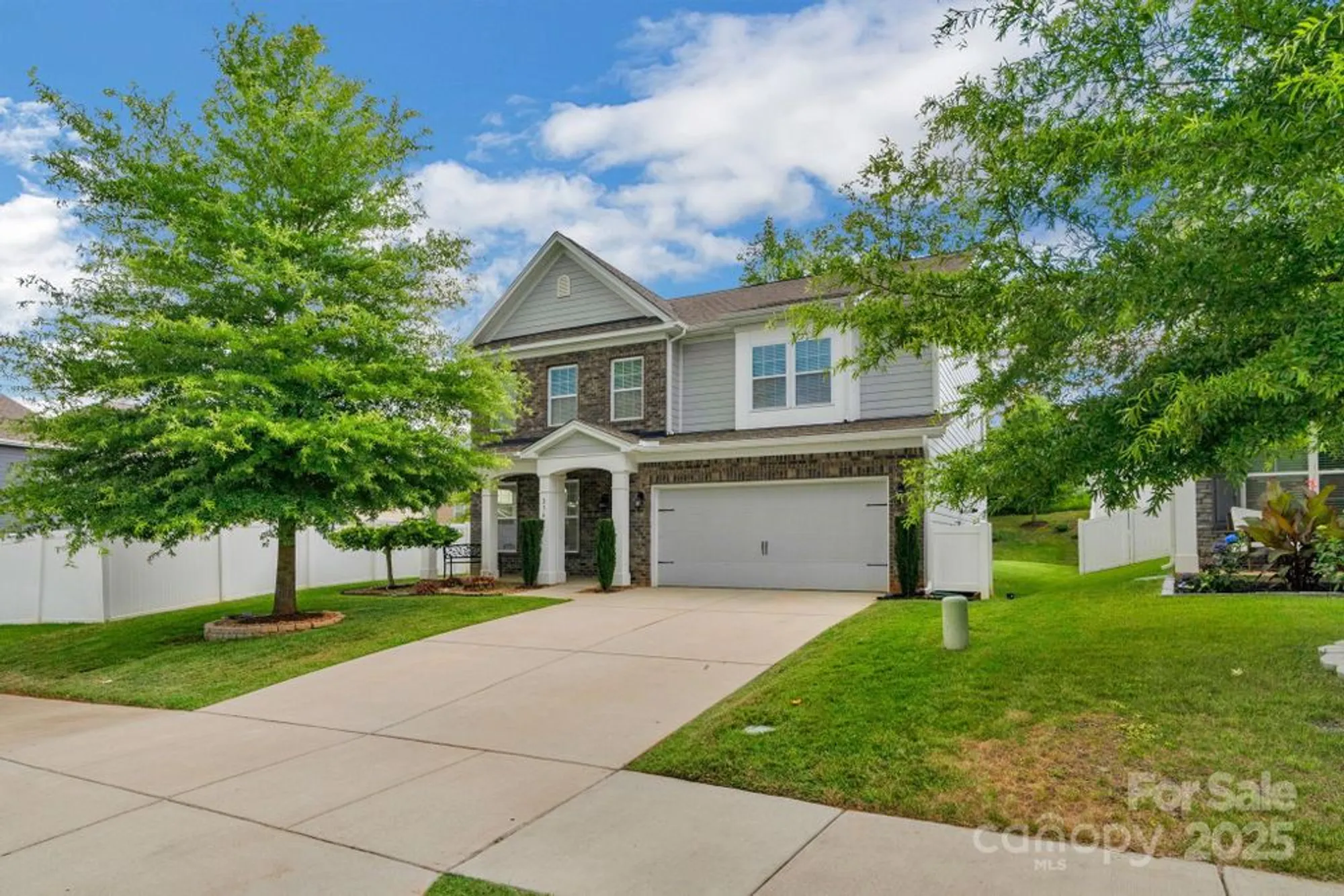 Property Slideshow image 3 of 48 | 236 robinwood ln, Lake Wylie, SC, 29710