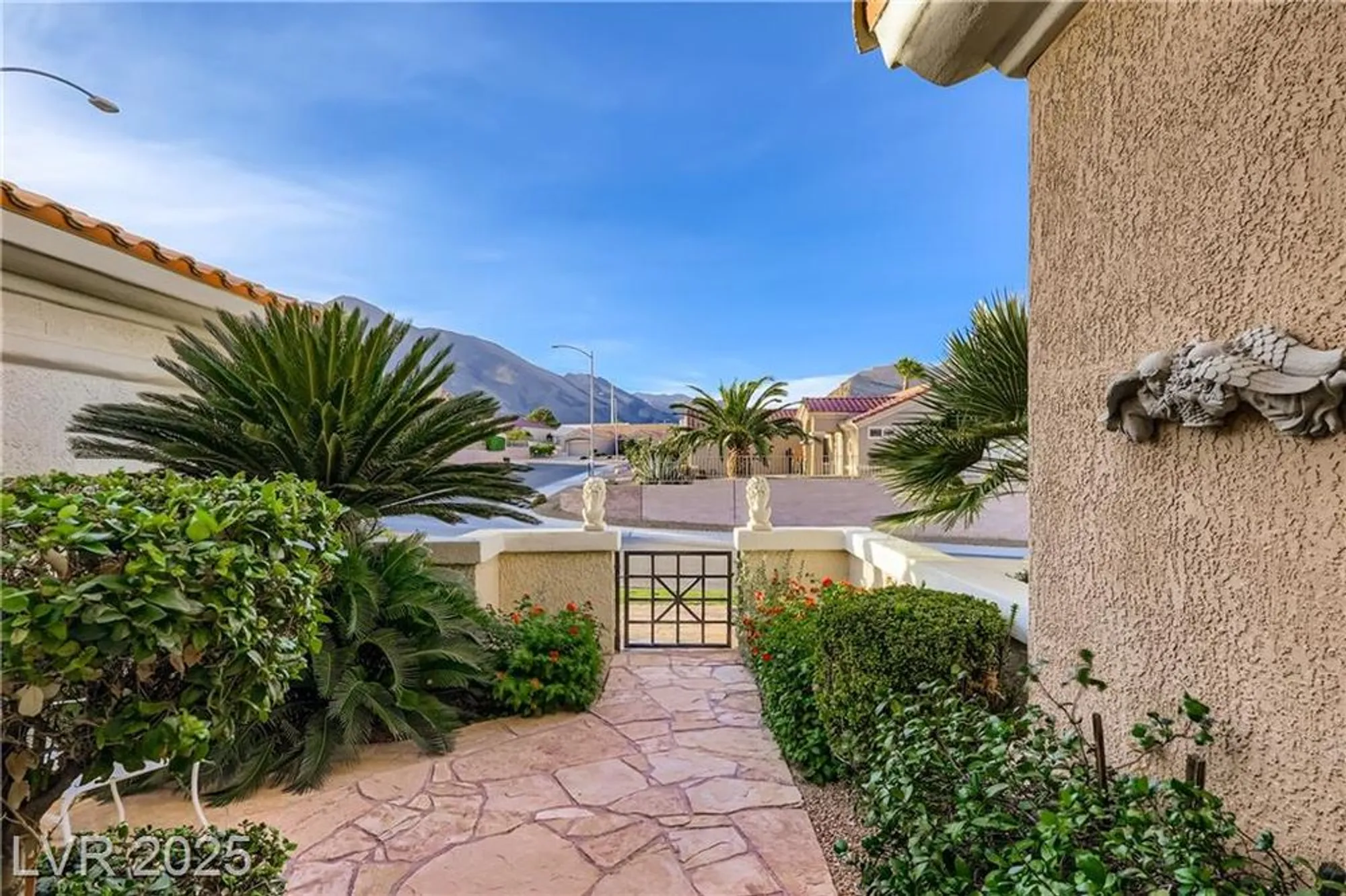 Property Slideshow image 18 of 35 | 2800 darby falls dr, Las Vegas, NV, 89134
