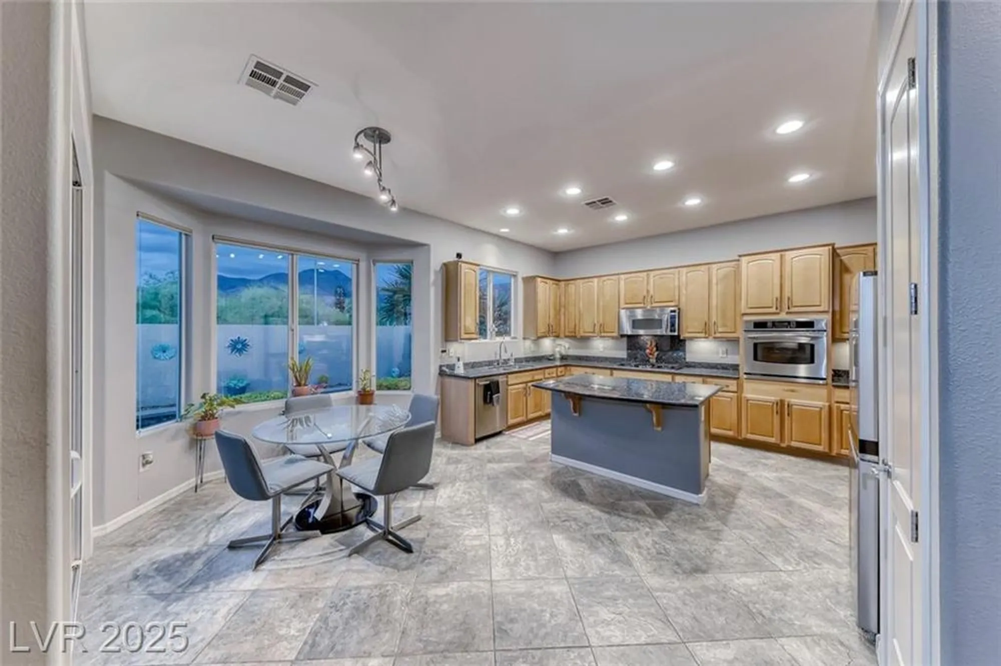 Property Slideshow image 22 of 67 | 2142 sandstone cliffs dr, Henderson, NV, 89044