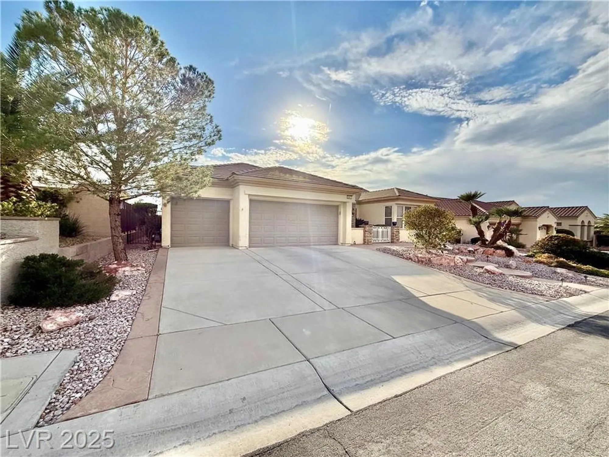Property Slideshow image 2 of 51 | 2851 scotts valley dr, Henderson, NV, 89052