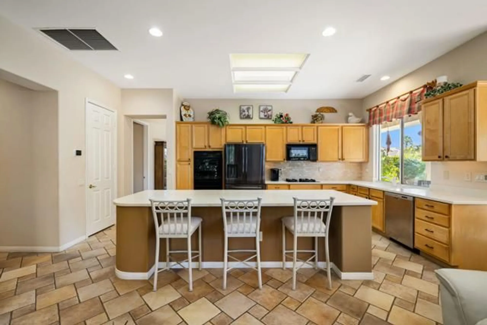 Property Slideshow image 11 of 36 | 78491 sterling ln, Palm Desert, CA, 92211