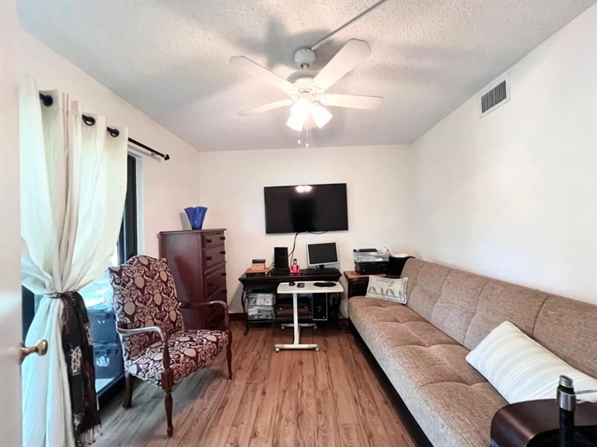 Property Slideshow image 8 of 17 | 9999 n belfort cir # 101, Tamarac, FL, 33321