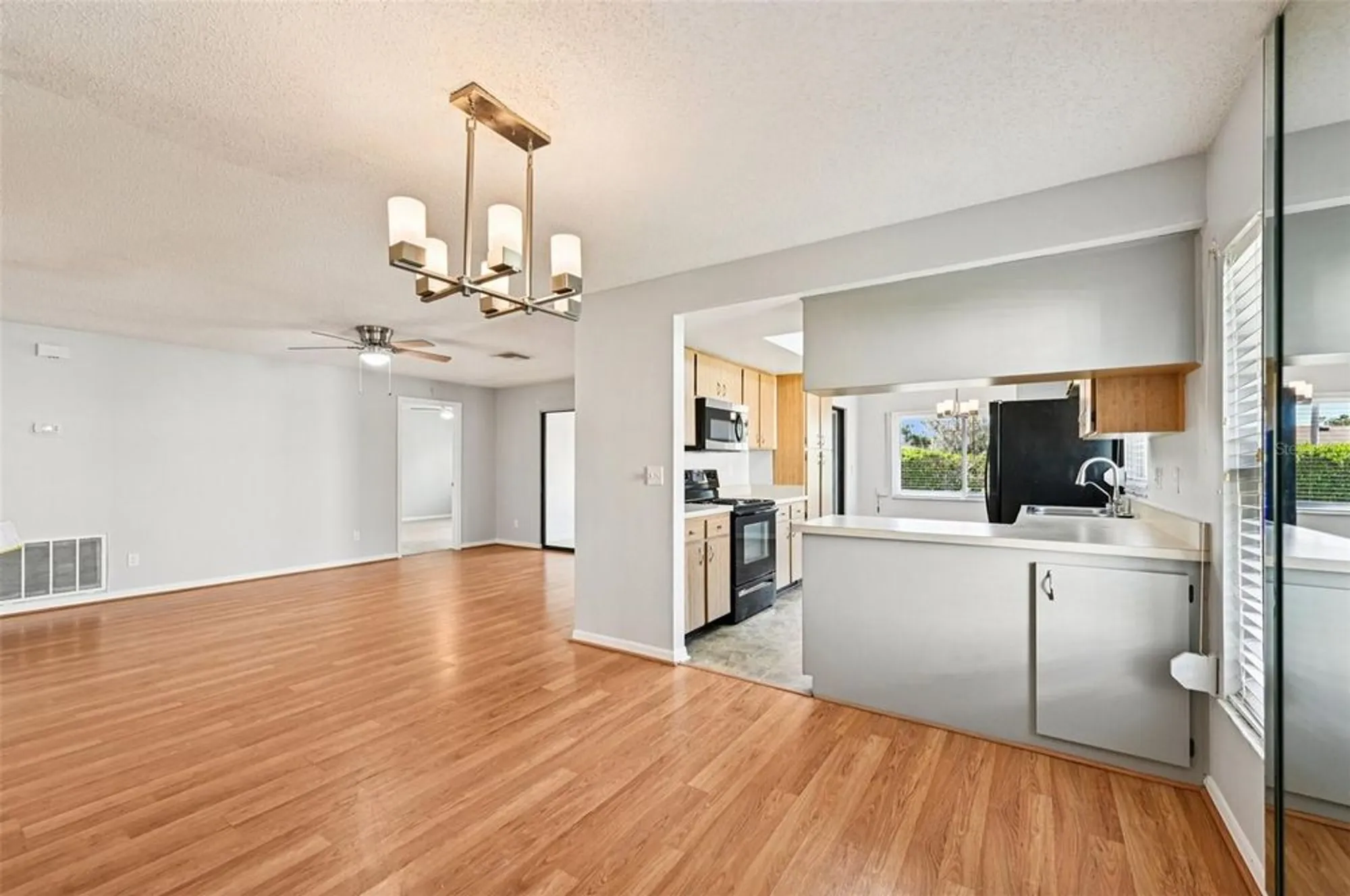 Property Slideshow image 10 of 55 | 2421 lancaster dr, Sun City Center, FL, 33573