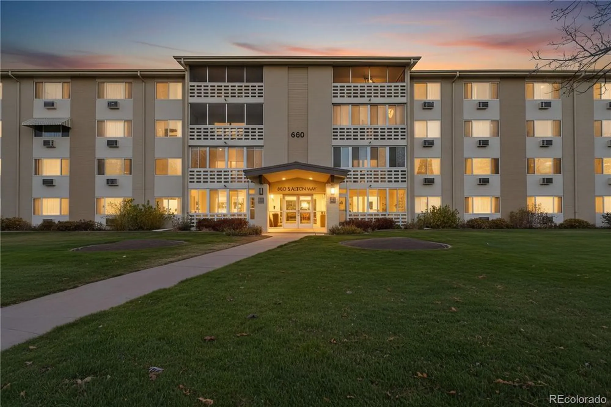 Property Slideshow image 1 of 35 | 660 s alton way 7b, Denver, CO, 80247