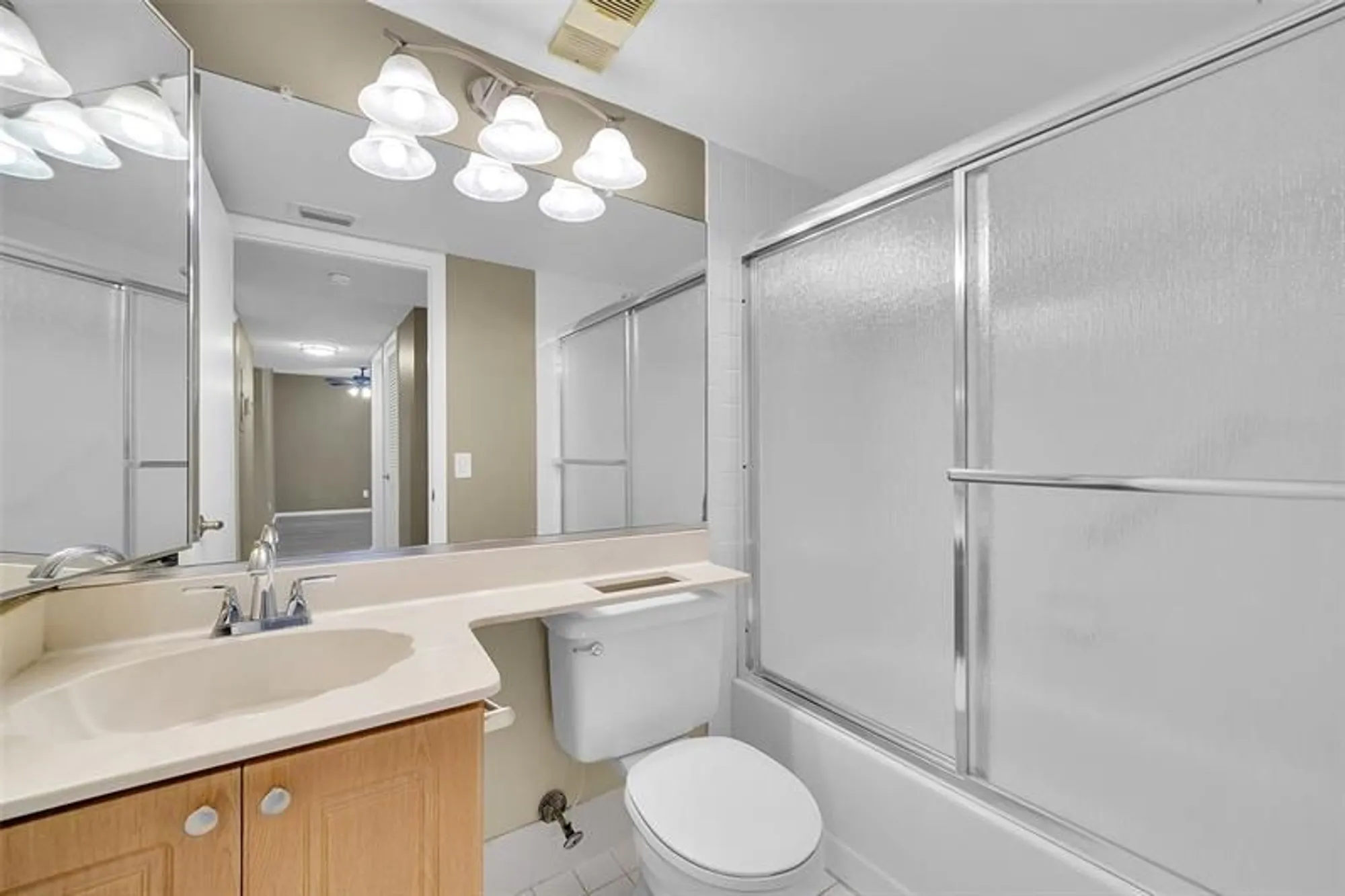 Property Slideshow image 18 of 30 | 4950 e sabal palm blvd 302, Tamarac, FL, 33319