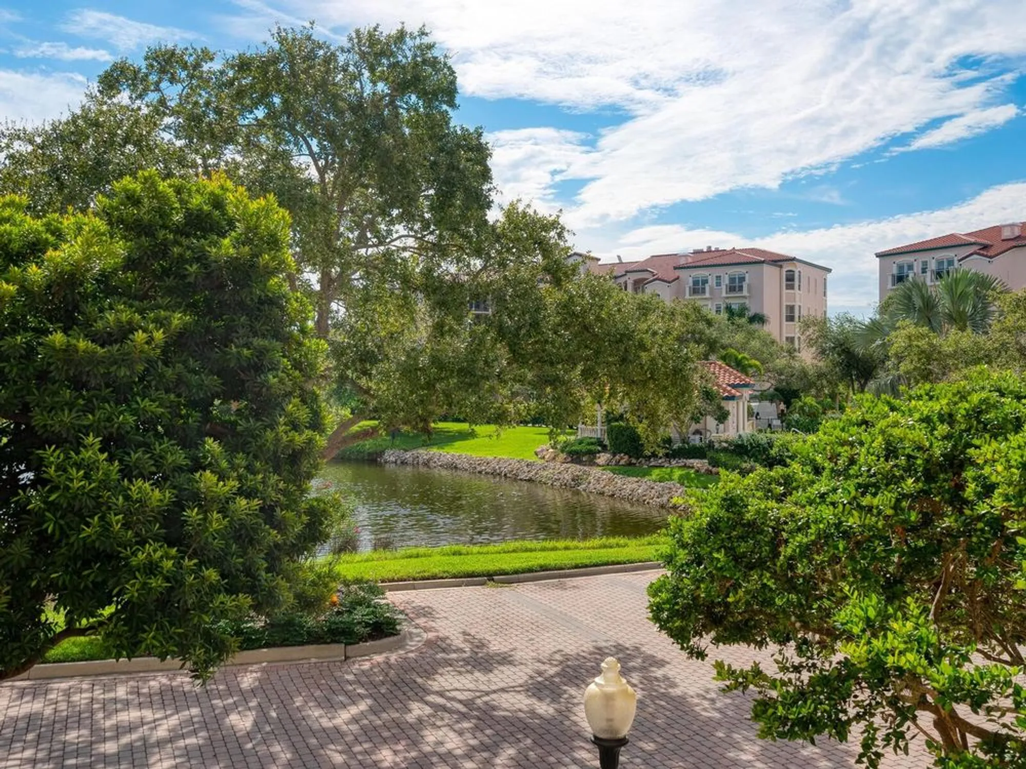 Property Slideshow image 7 of 59 | 5420 eagles point cir apt 105, Sarasota, FL, 34231