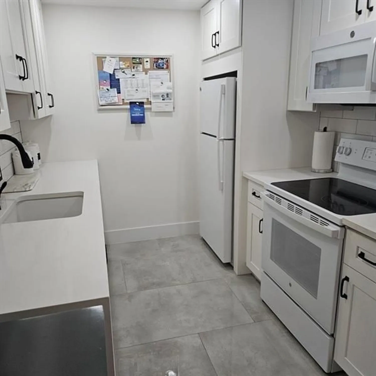 Property Slideshow image 4 of 17 | 4701 martinique dr h4, Coconut Creek, FL, 33066