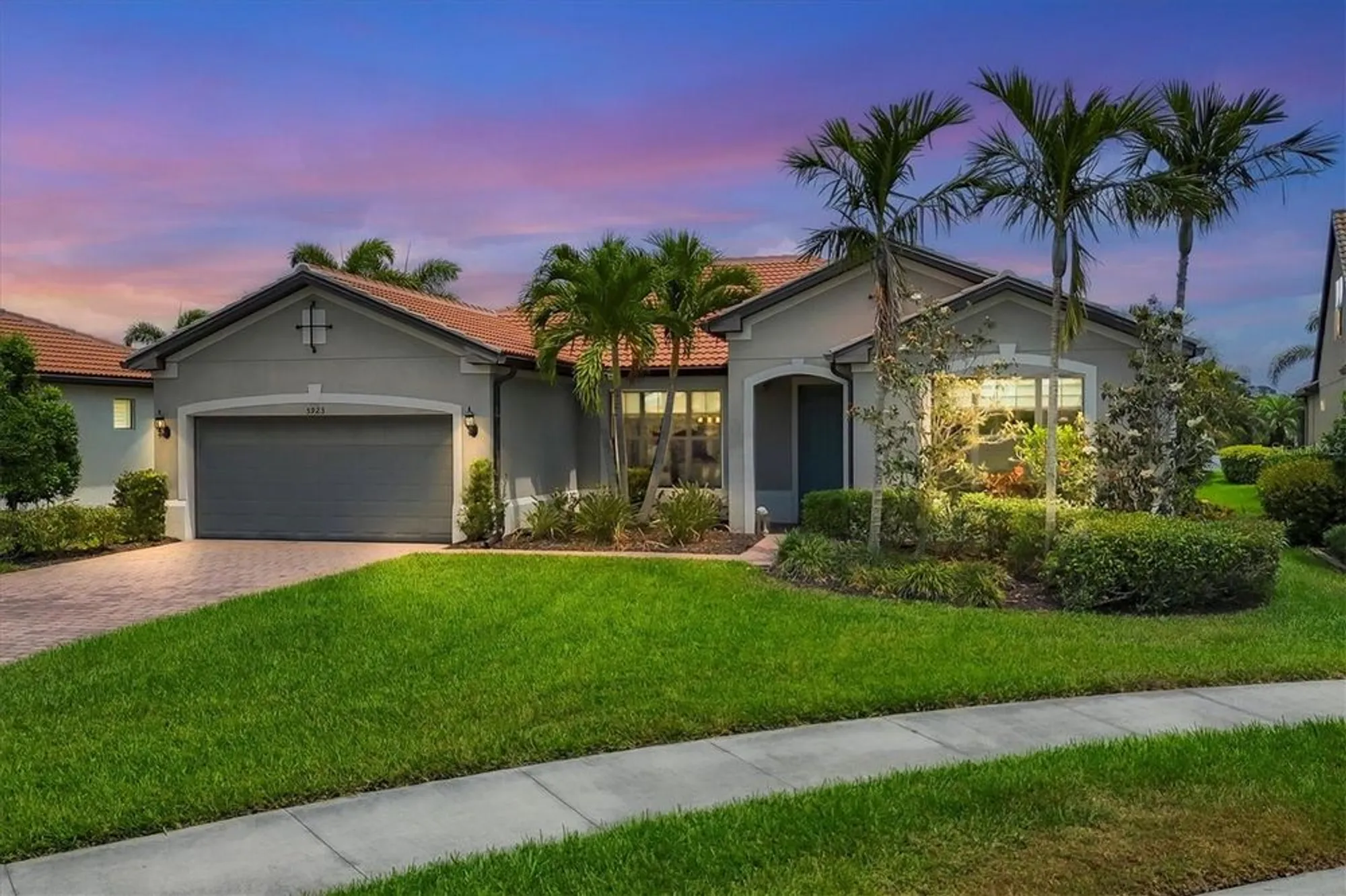 Property Slideshow image 1 of 54 | 5923 snowy egret dr, Sarasota, FL, 34238