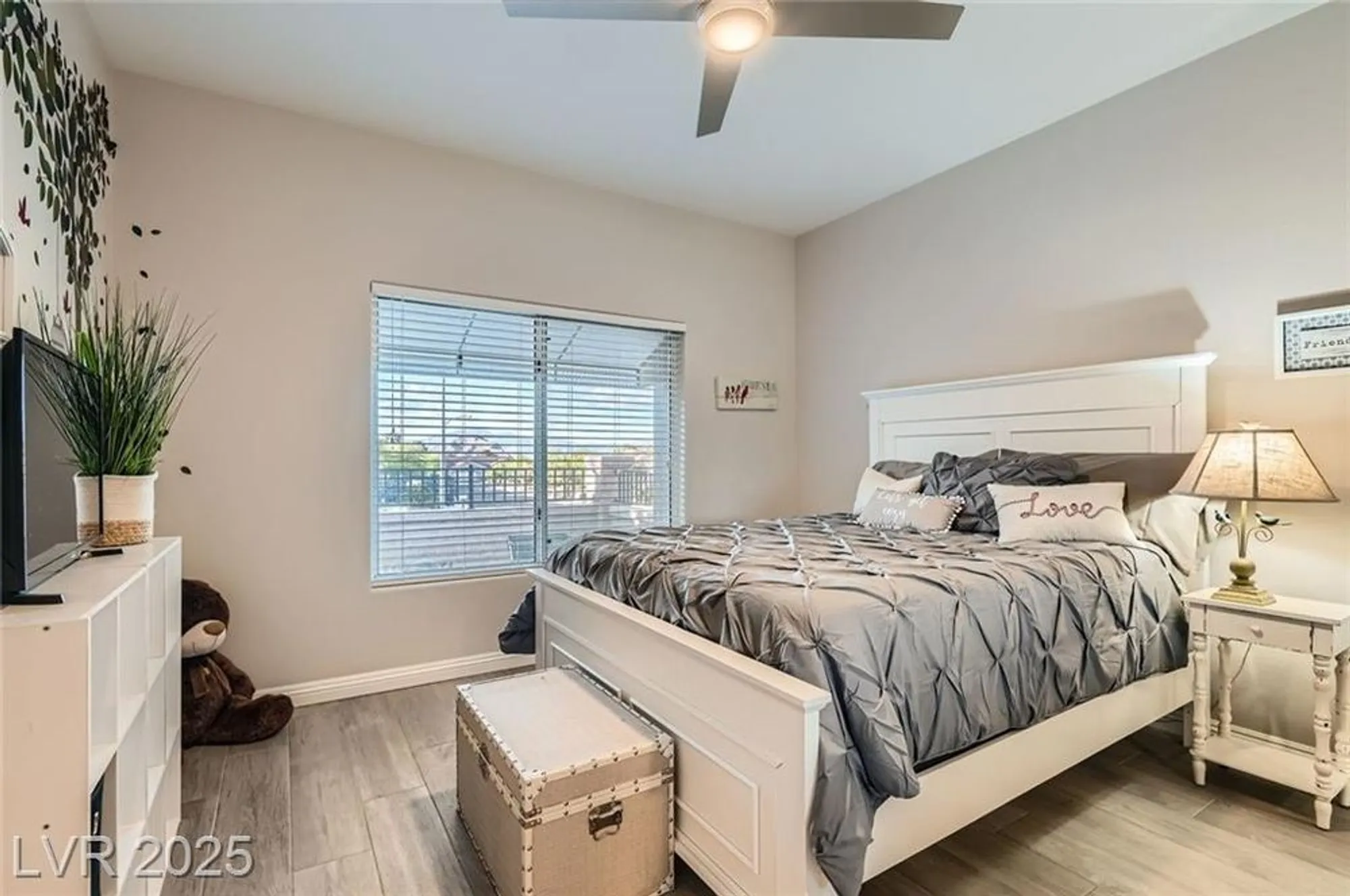 Property Slideshow image 18 of 36 | 10309 broom hill dr, Las Vegas, NV, 89134