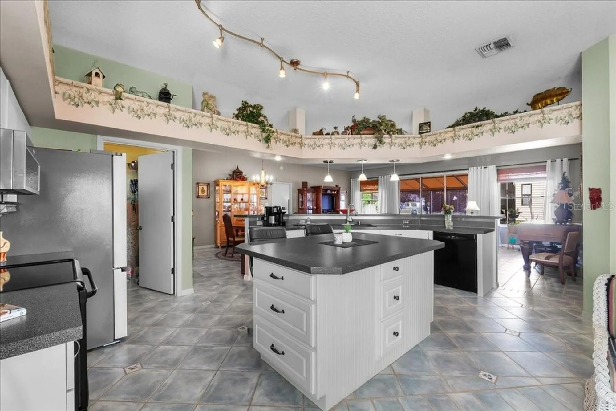 Property Slideshow image 12 of 90 | 6004 sanderling dr, Lakeland, FL, 33809