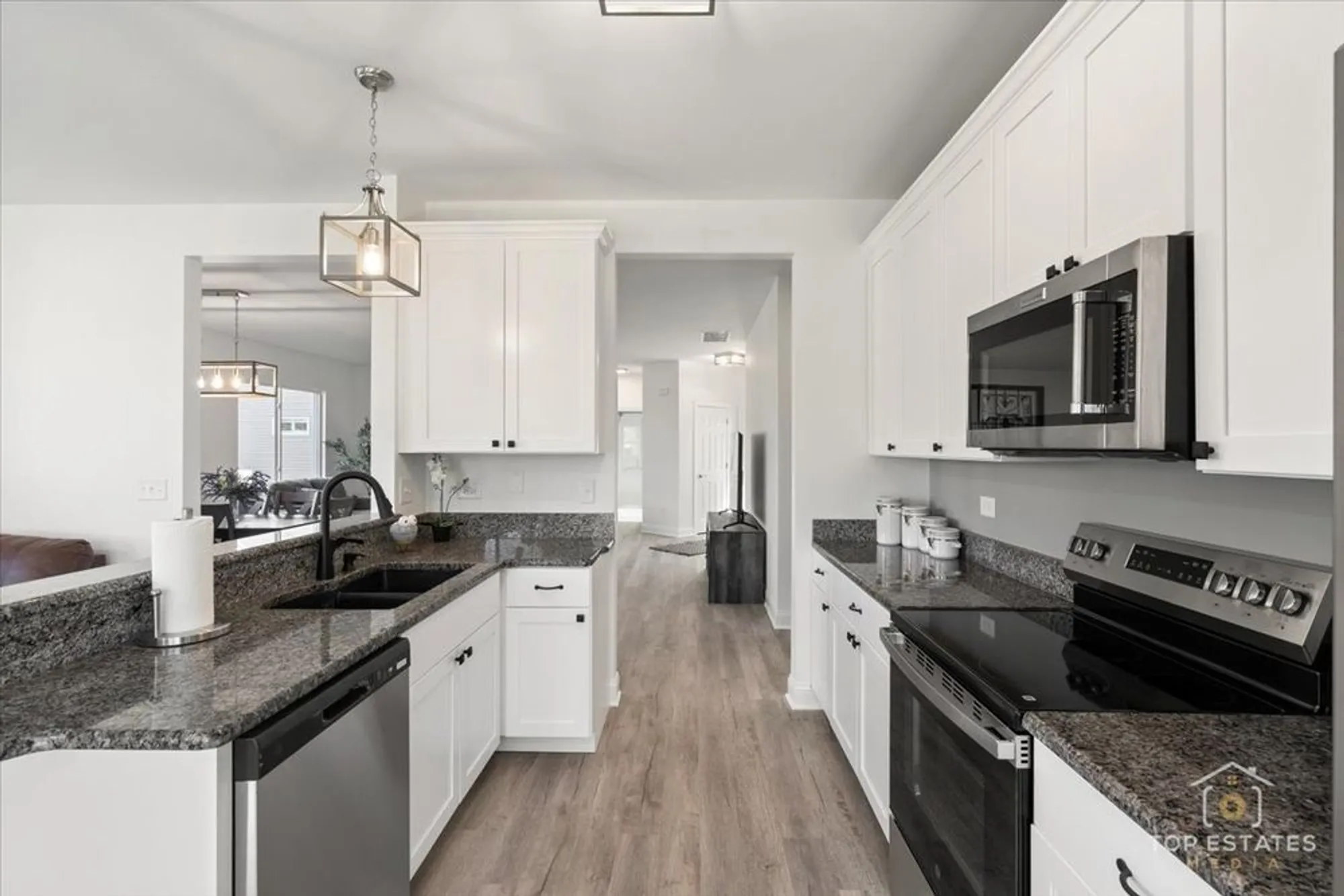 Property Slideshow image 8 of 28 | 13705 s redbud dr, Plainfield, IL, 60544