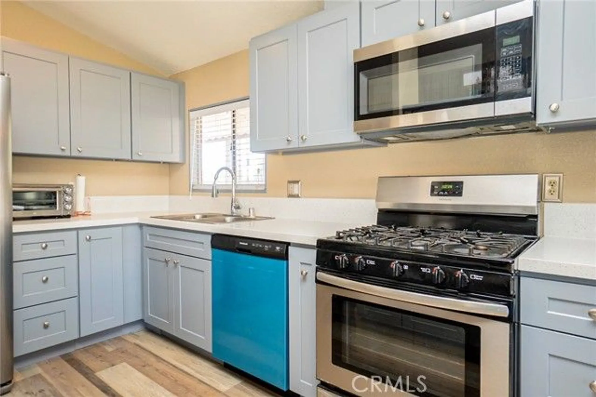 Property Slideshow image 24 of 55 | 901 norwich way, Corona, CA, 92882