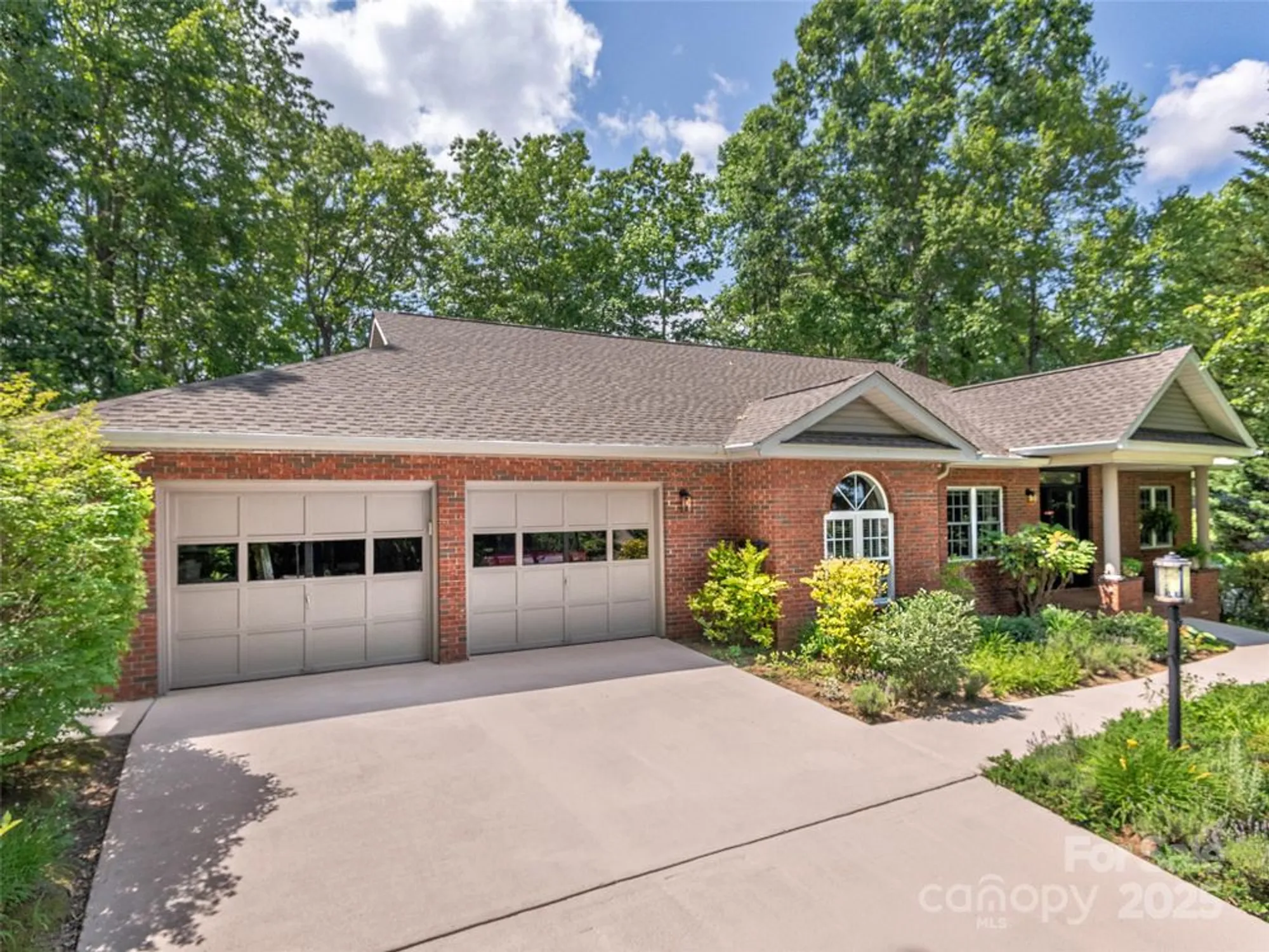 Property Slideshow image 2 of 37 | 306 croydon dr, Hendersonville, NC, 28791